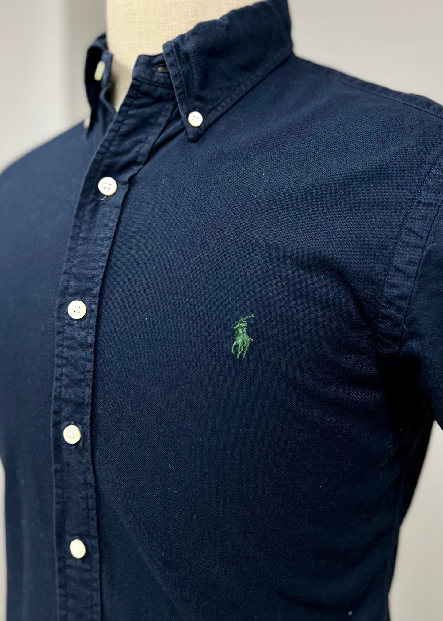 Camisa de botones Polo Ralph Lauren 🏇🏼 Oxford en color azul navy Talla M Entalle Slim Fit