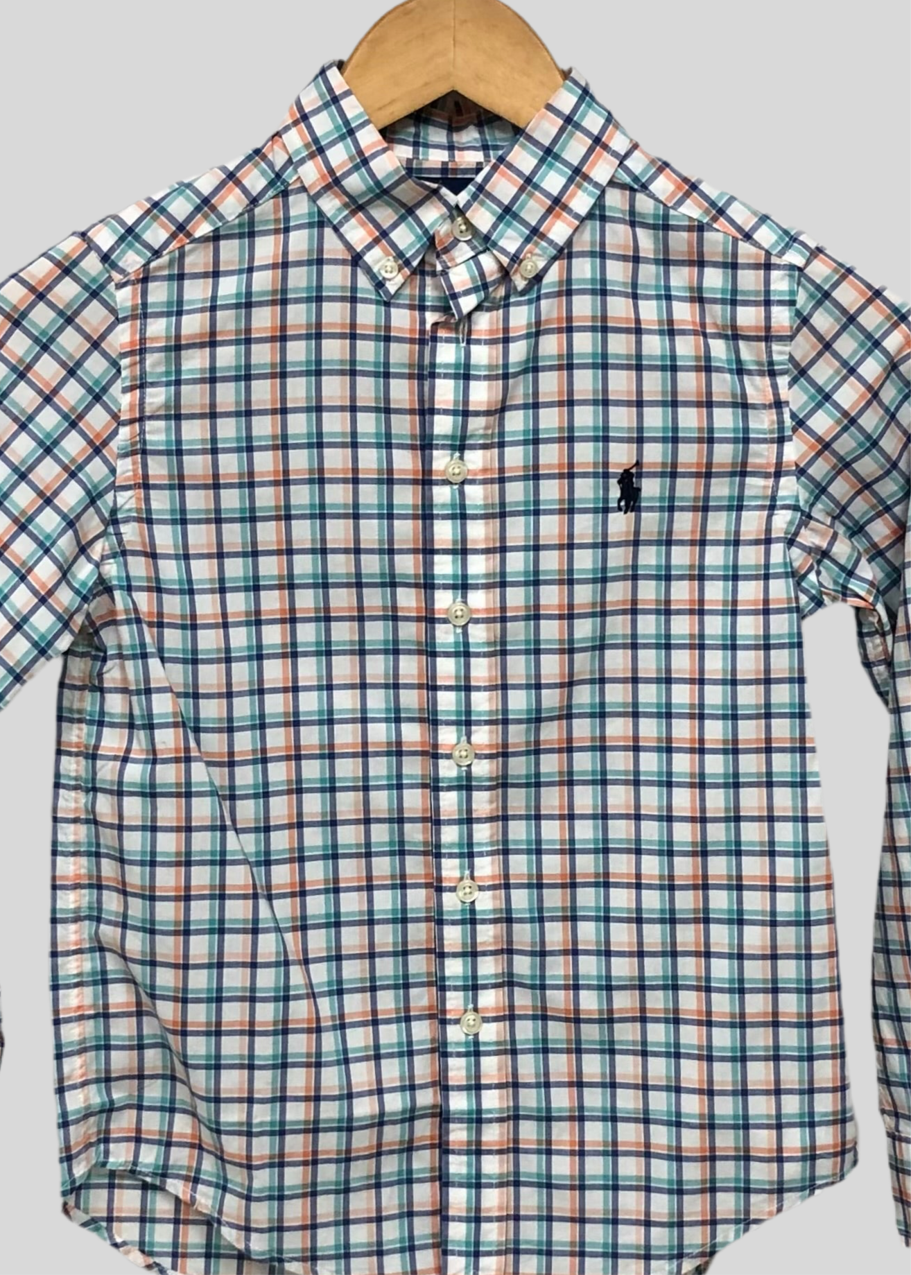 Camisa Polo Ralph Lauren 🏇🏼 color blanco con patron de cuadros en azul, naranja y verde Talla S (8) de niño Entalle Regular
