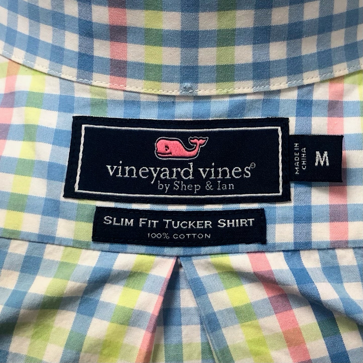 Camisa de botones Vineyard Vines 🐳 color blanco de cuadros en color rosado, verde y celeste Talla M Entalle Slim Fit