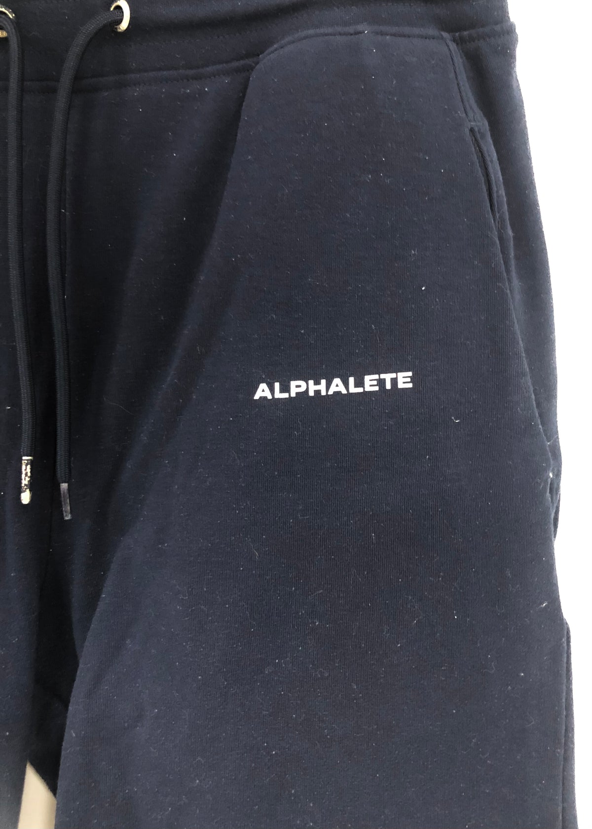 Short Lounge Alphalete 🏃🏻‍♂️ color negro y logo en blanco Talla L (ver descripción)