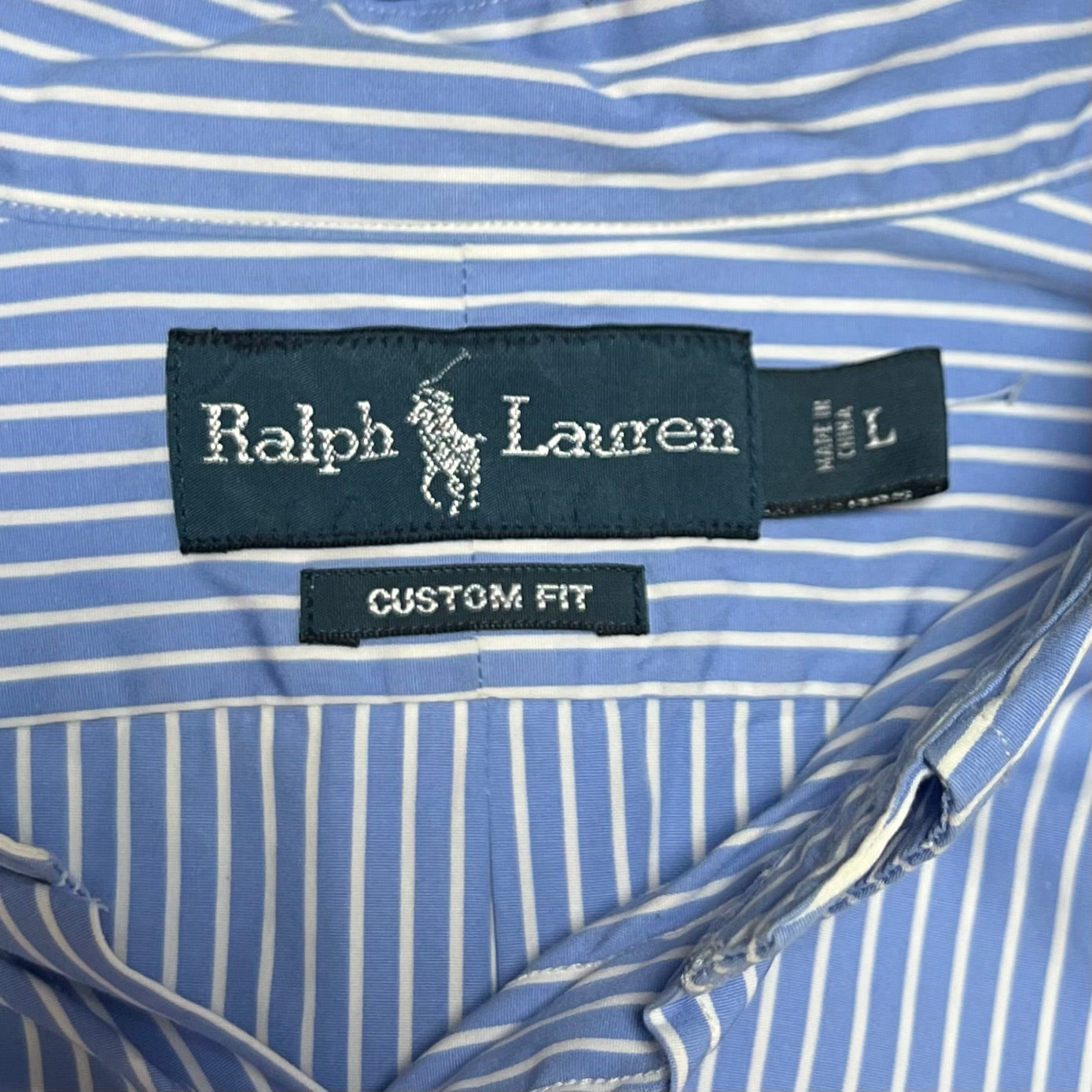 Camisa Polo Ralph Lauren 🏇🏼 color celeste con patron de rayas en color Blanco Talla L Entalle Custom Fit