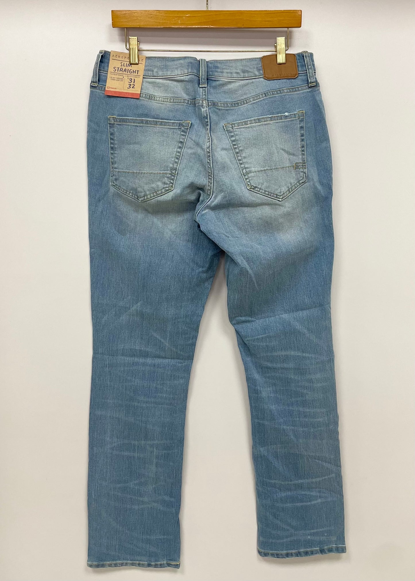 Pantalón jeans color azul claro Aeropostale Talla 31x32 Corte Slim Straight Fit