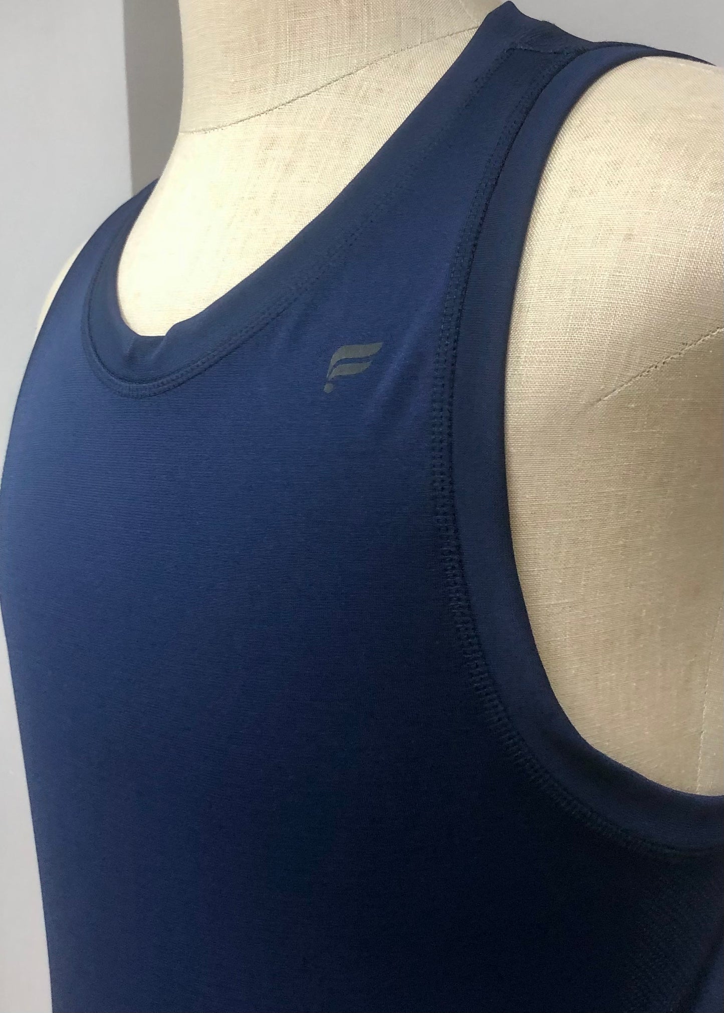 Camiseta sin mangas Fabletics 🏋🏽 color Azul Navy Talla S