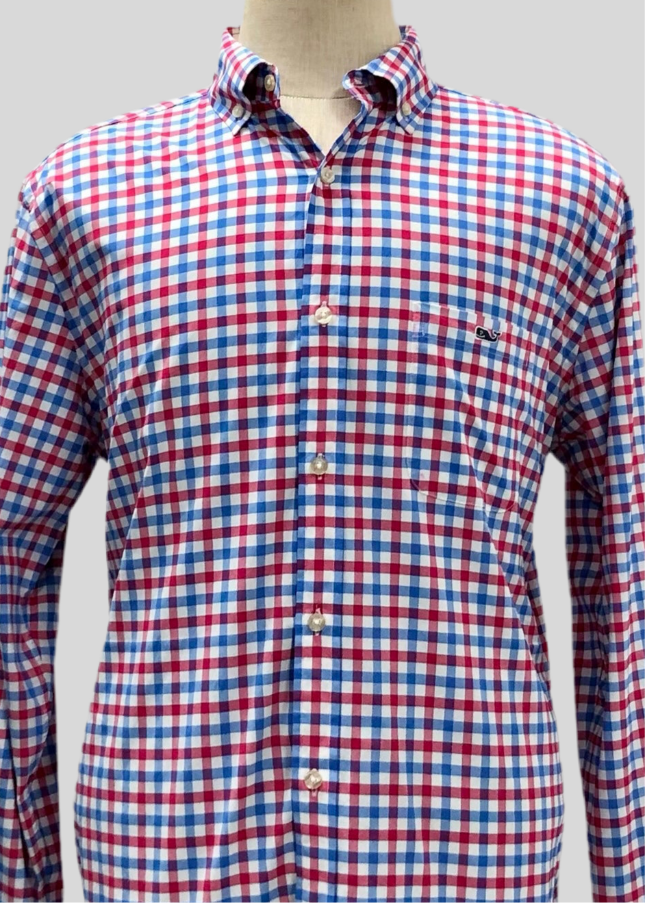Camisa de botones Vineyard Vines 🐳 Performance de cuadros en color rojo, azul y blanco Talla M Entalle Clásico