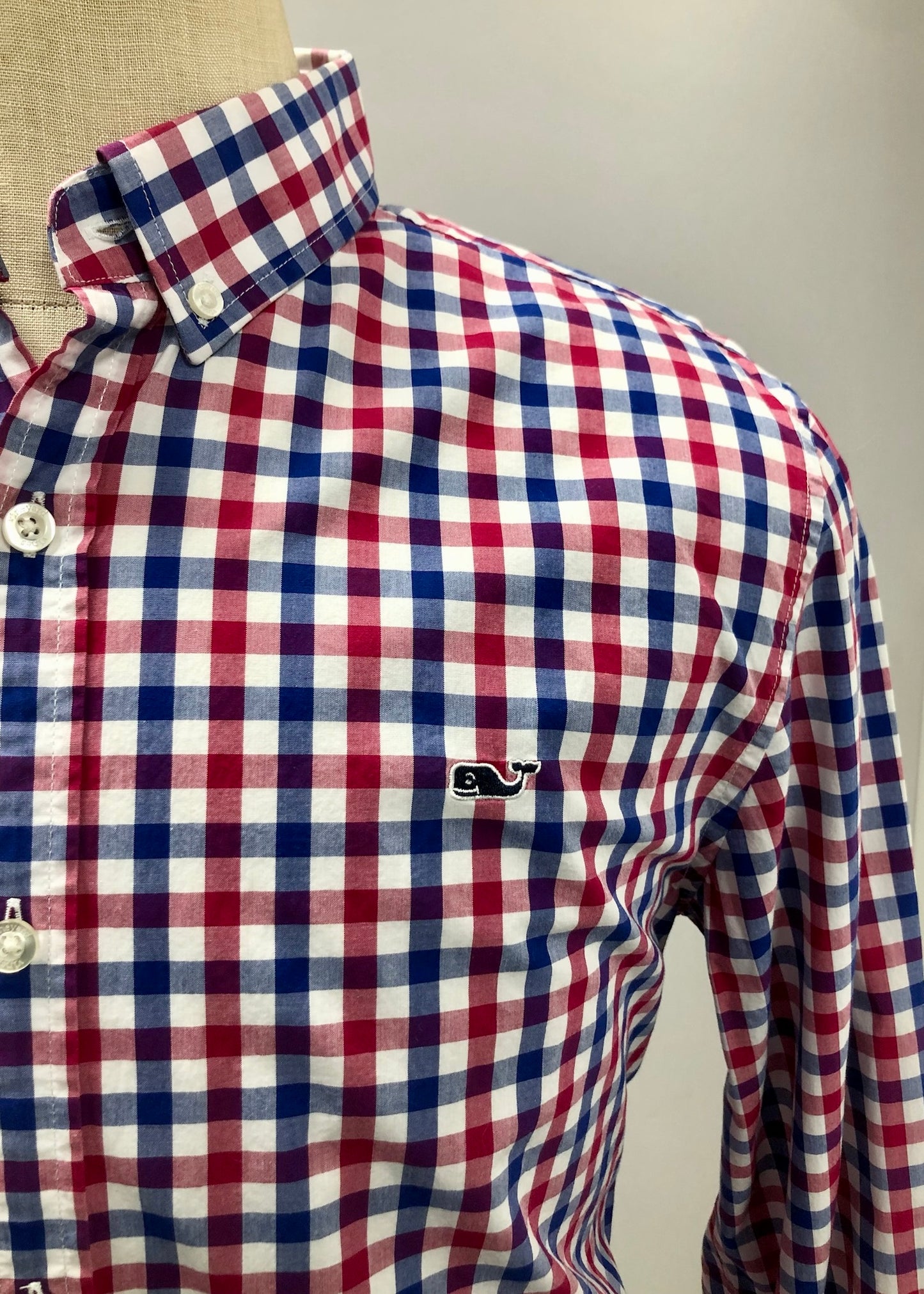 Camisa de botones Vineyard Vines 🐳 de cuadros en color rojo, azul y blanco Talla L Entalle Slim Fit