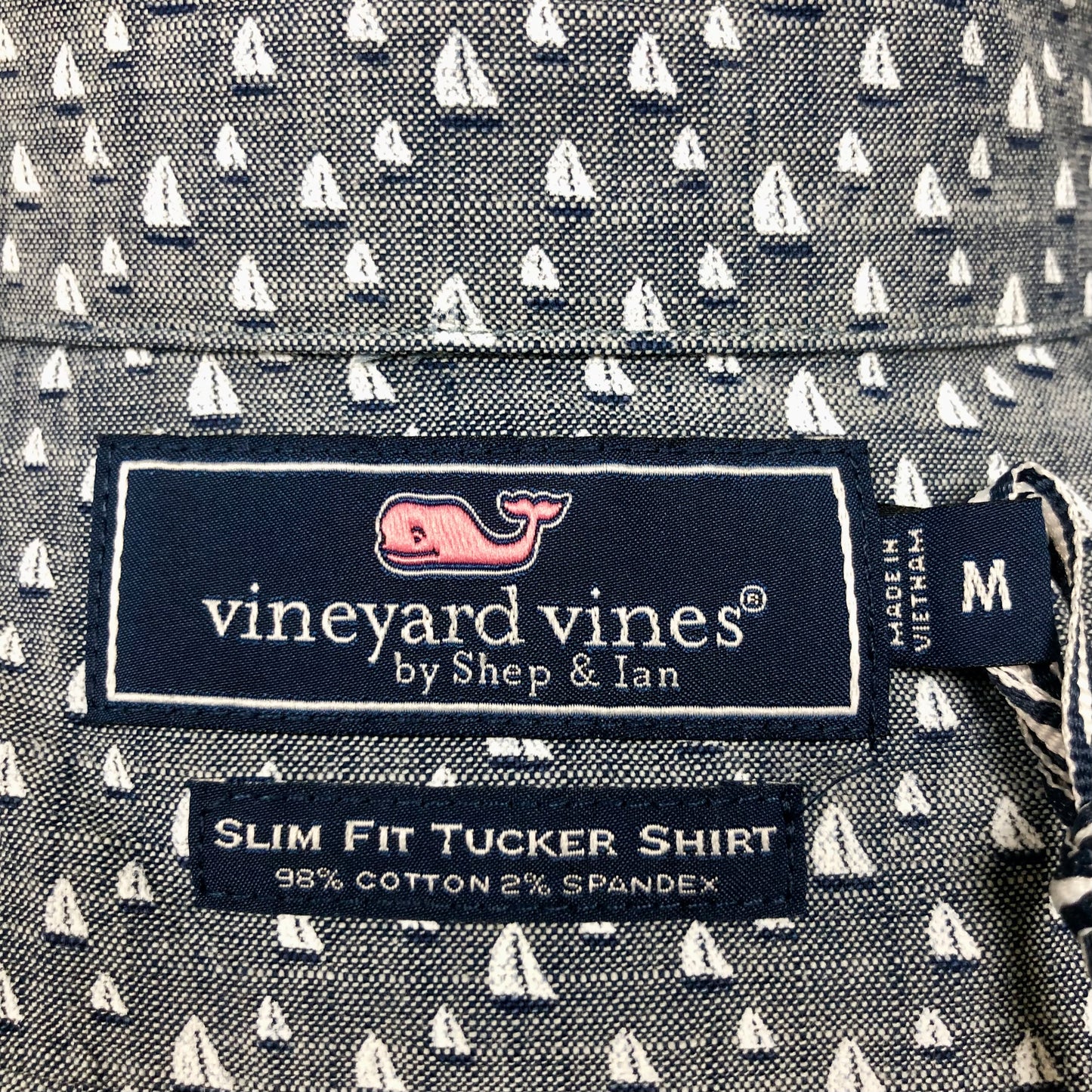 Camisa de botones Vineyard Vines 🐳 color azul grisáceo con diseño de veleros en color blanco Talla M Entalle Slim Fit