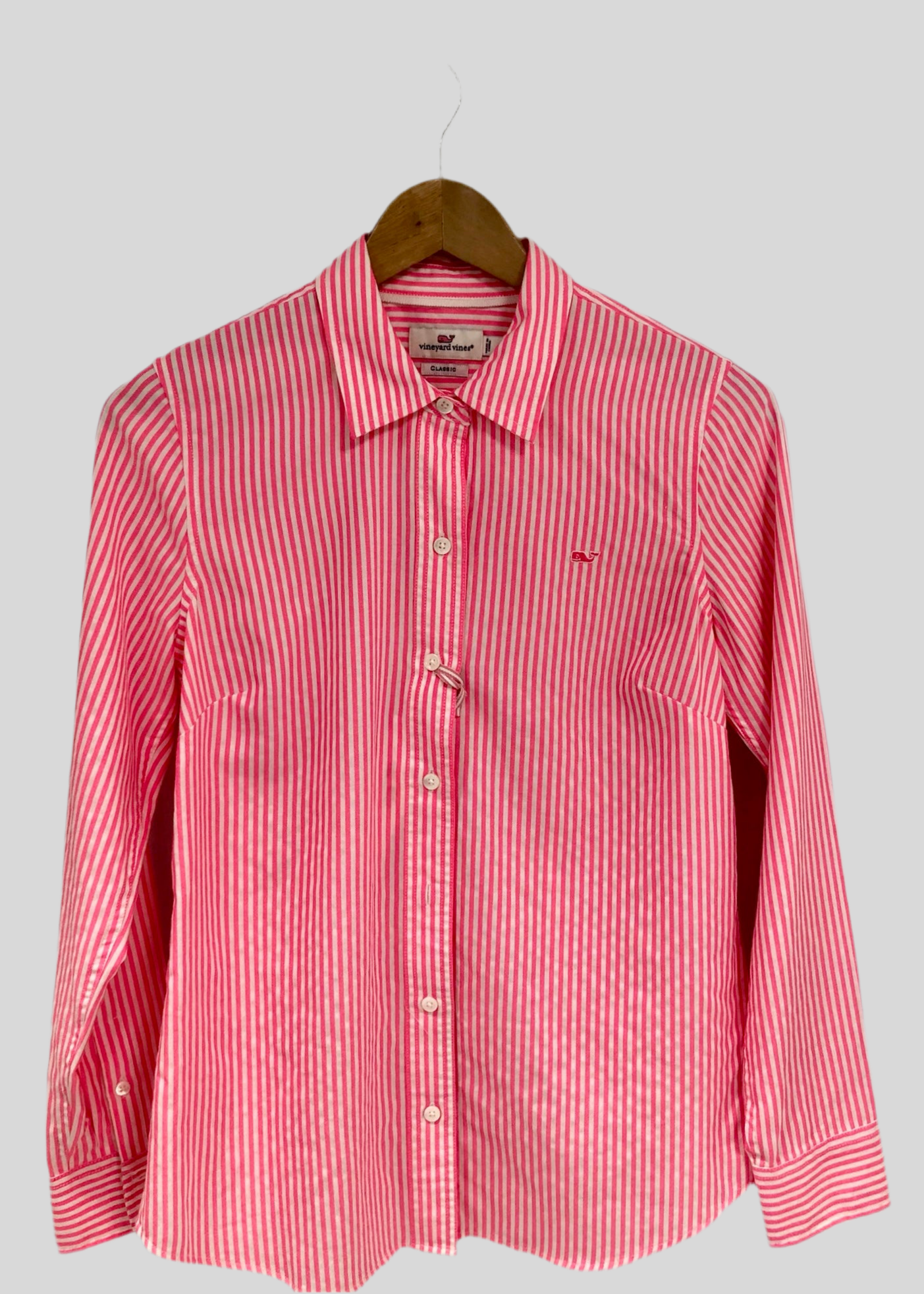 Camisa de mujer Vineyard Vines 🐳 con patrón de rayas en rosado intenso y blanco Talla S (4) Entalle Regular