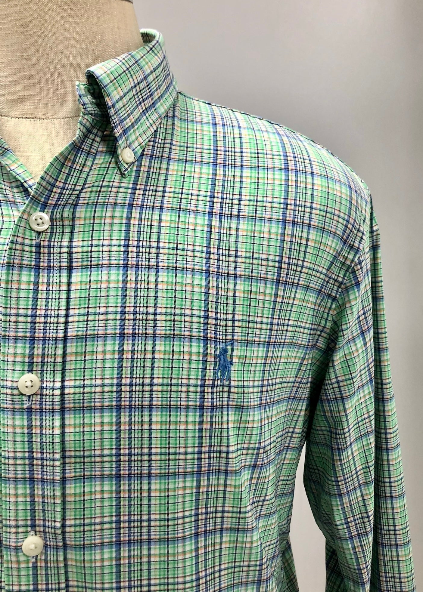Camisa Polo Ralph Lauren 🏇🏼 con patrón de cuadros verde, azul y blanco Talla L Entalle Regular