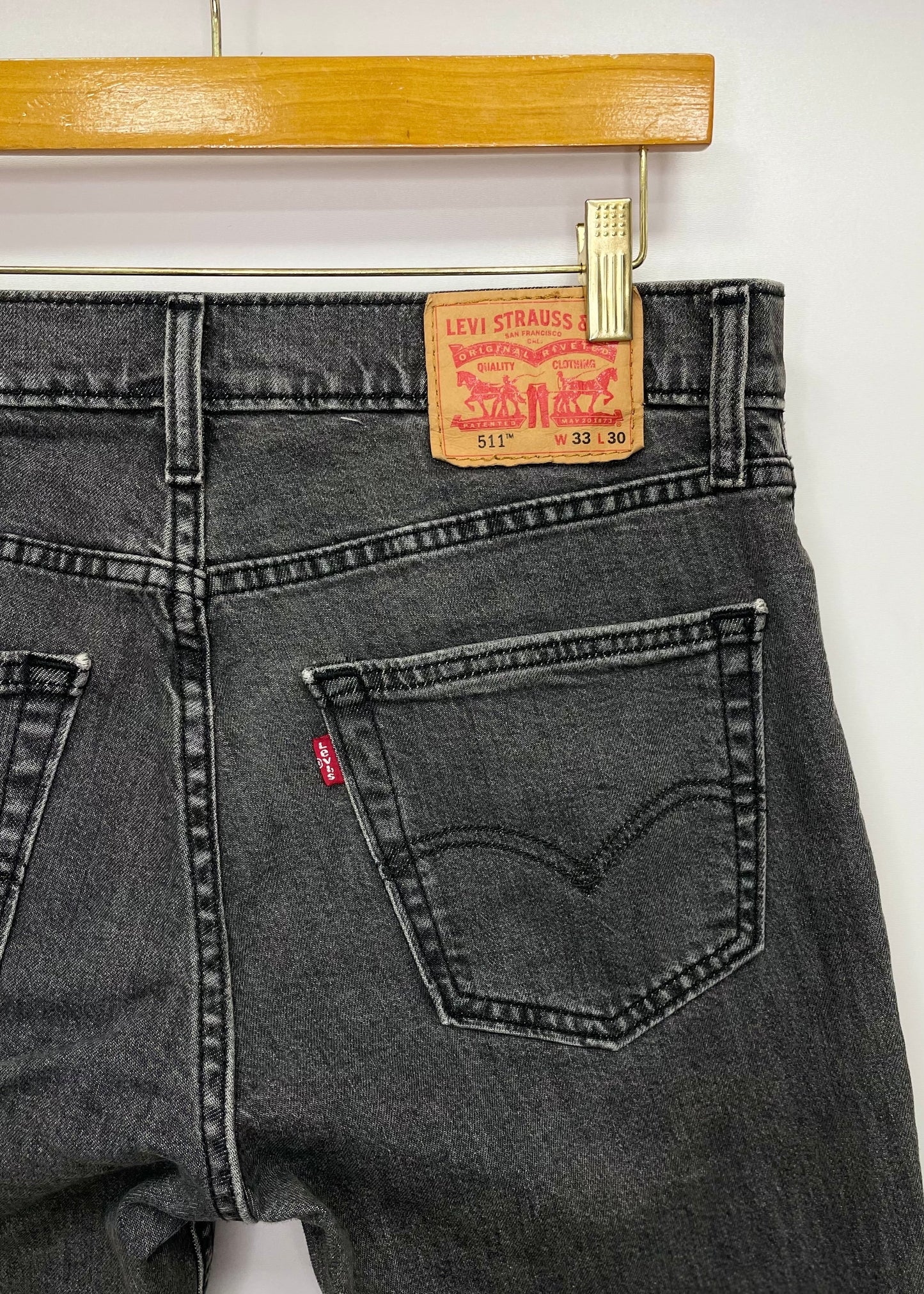 Pantalón jeans color gris oscuro Levis Strauss Talla 33x30 Corte Slim Fit Stretch