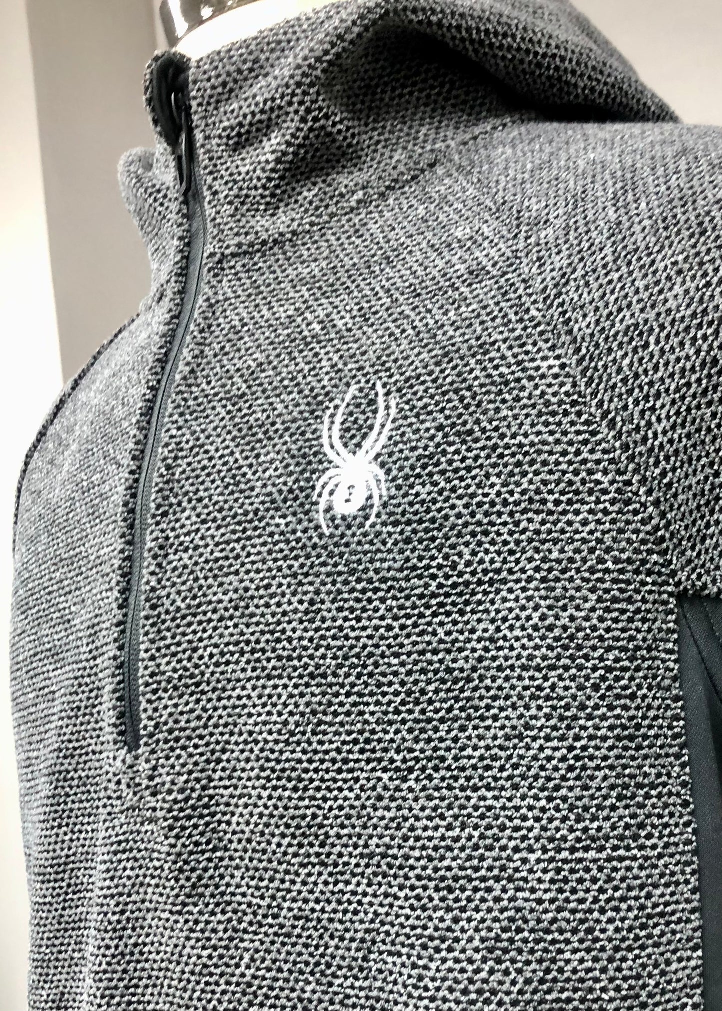 Sudadera Hoodie Spyder 🕷 color gris oscuro y negro Talla L