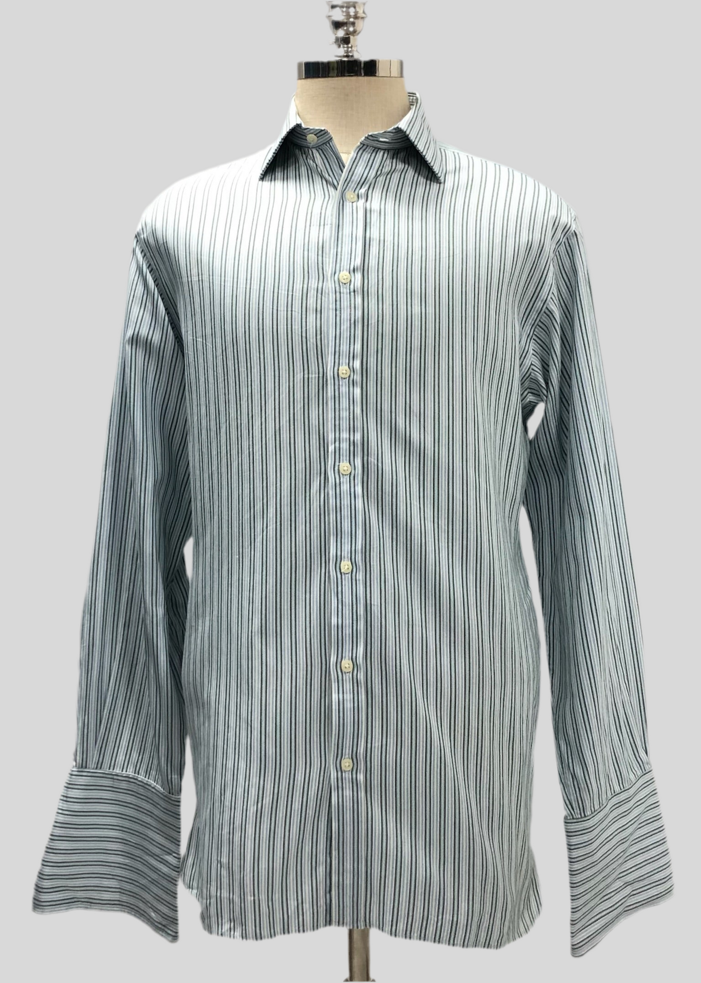 Camisa de botones Thomas Pink 🇬🇧 color blanco con rayas en celeste y negro Talla L Entalle Regular