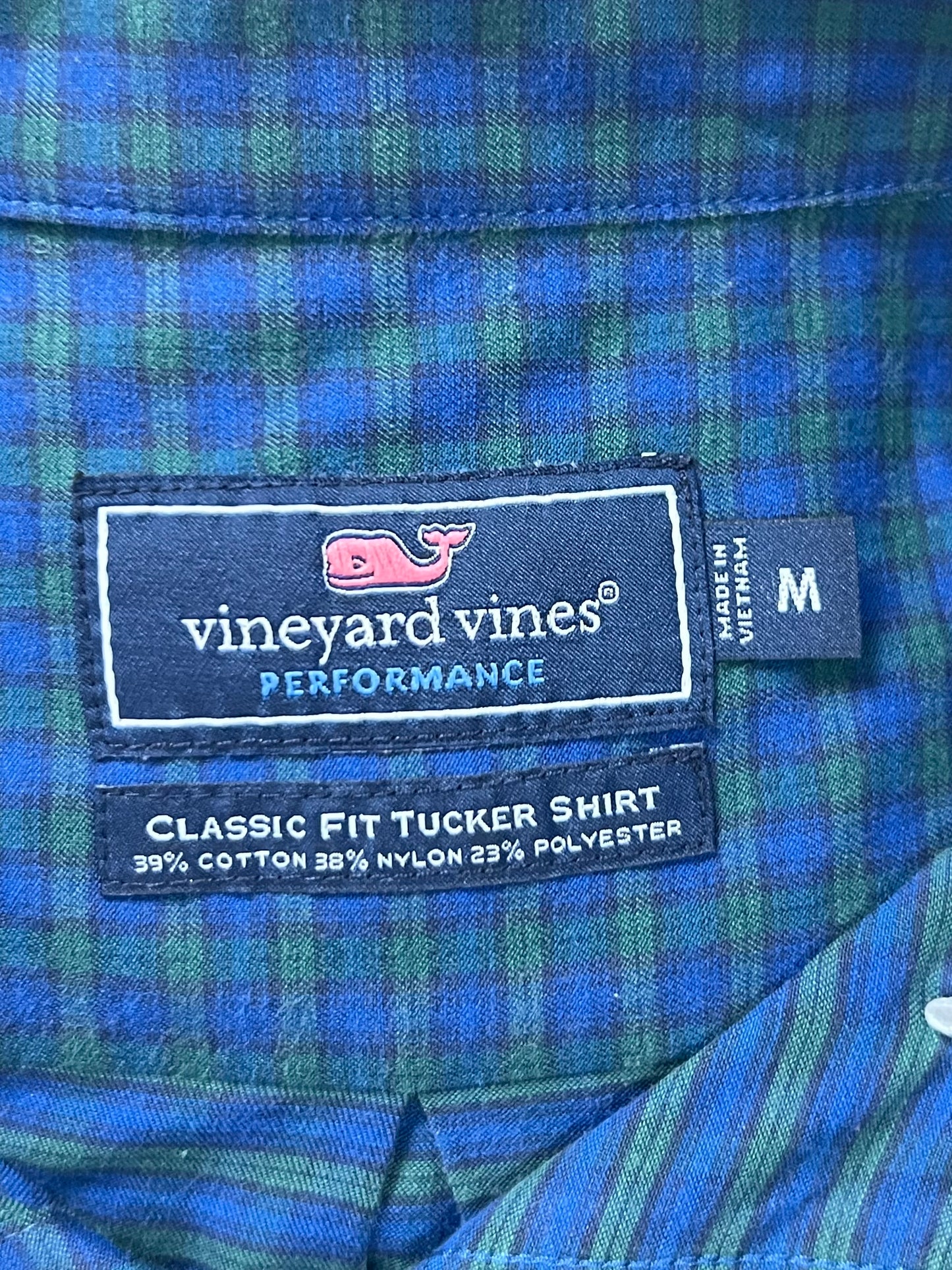 Camisa de botones Vineyard Vines 🐳 Performance de cuadros en color verde oscuro y azul navy Talla M Entalle Clasico