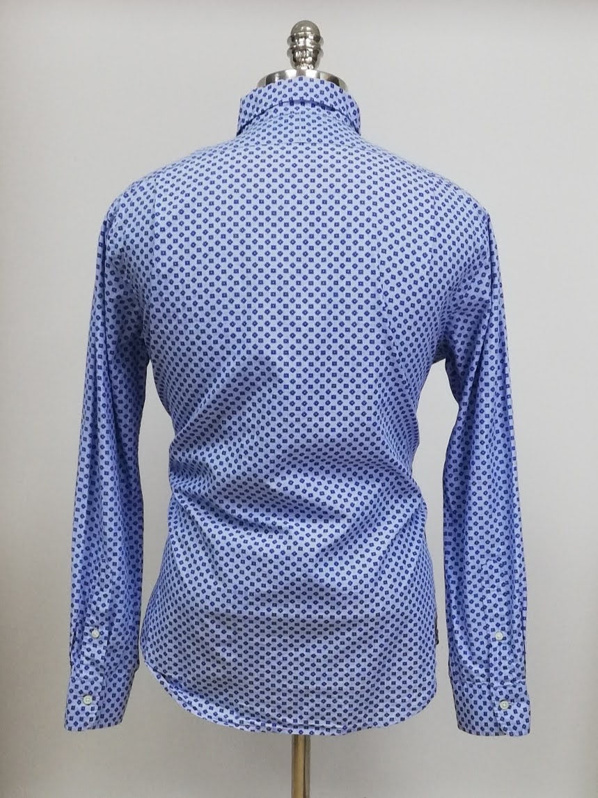 Camisa de botones Polo Ralph Lauren 🏇🏼 en color celeste con diseño tríptico en color azul navy Talla M Entalle Clásico