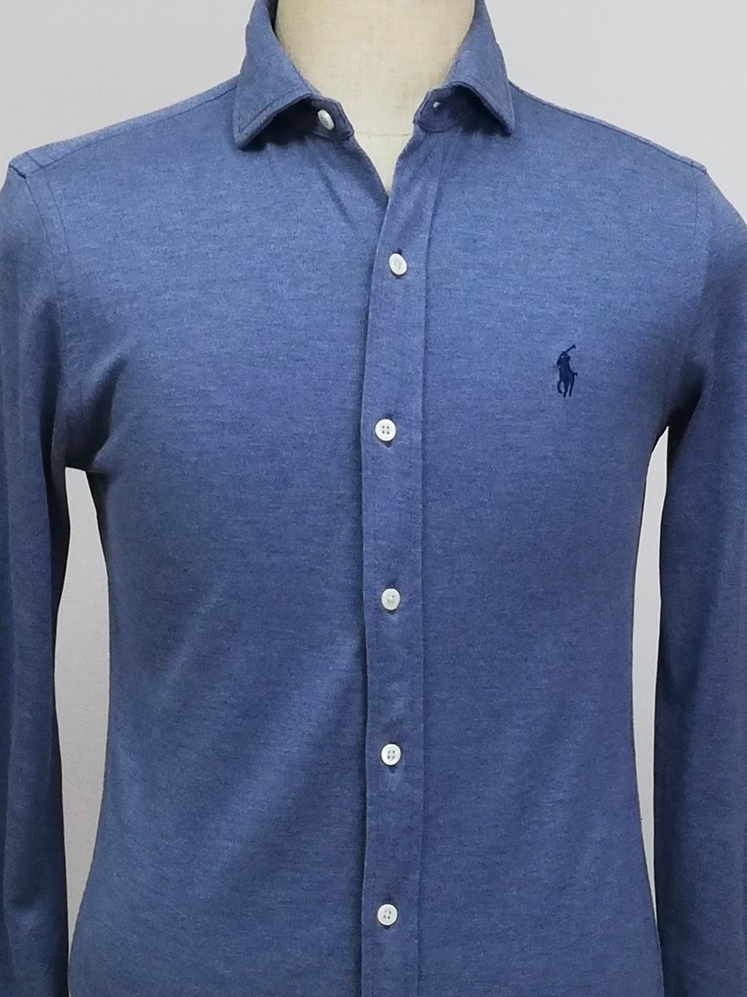 Camisa Polo Ralph Lauren 🏇🏼 Tela camiseta (Knit Oxford) en color azul grisáceo Talla S Entalle Regular