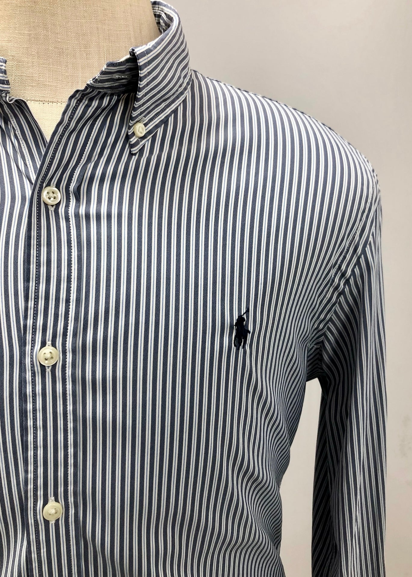 Camisa Polo Ralph Lauren 🏇🏼 Performance color blanco de rayas en azul navy Talla L Entalle Slim Fit