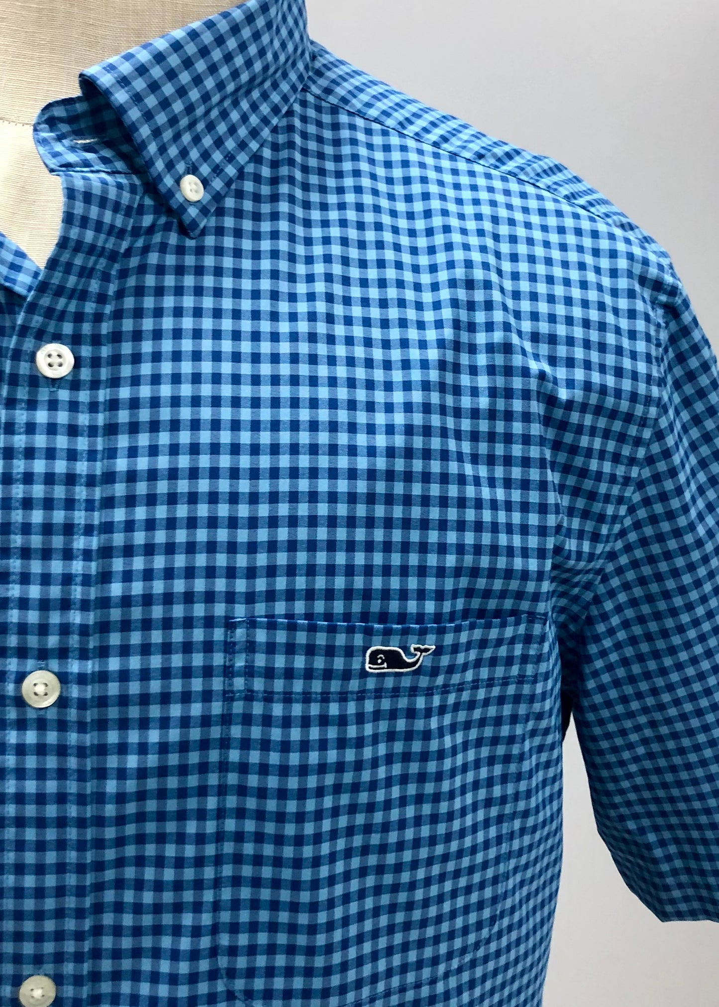 Camisa de botones Vineyard Vines 🐳 Performance de cuadros gingham en color celeste y azul navy Talla L Entalle Clásico