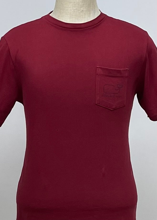 Camiseta cuello redondo Vineyard Vines 🐳 color rojo oscuro con Diseño de ballena Talla Small