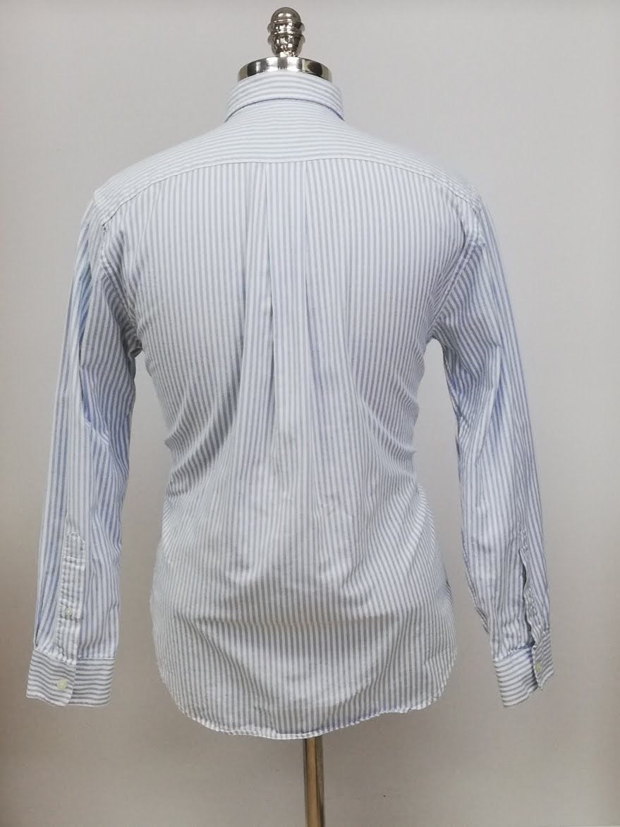 Camisa de botones Vineyard Vines 🐳 Oxford de rayas en color celeste y blanco Talla S Entalle Regular (ver descripción)