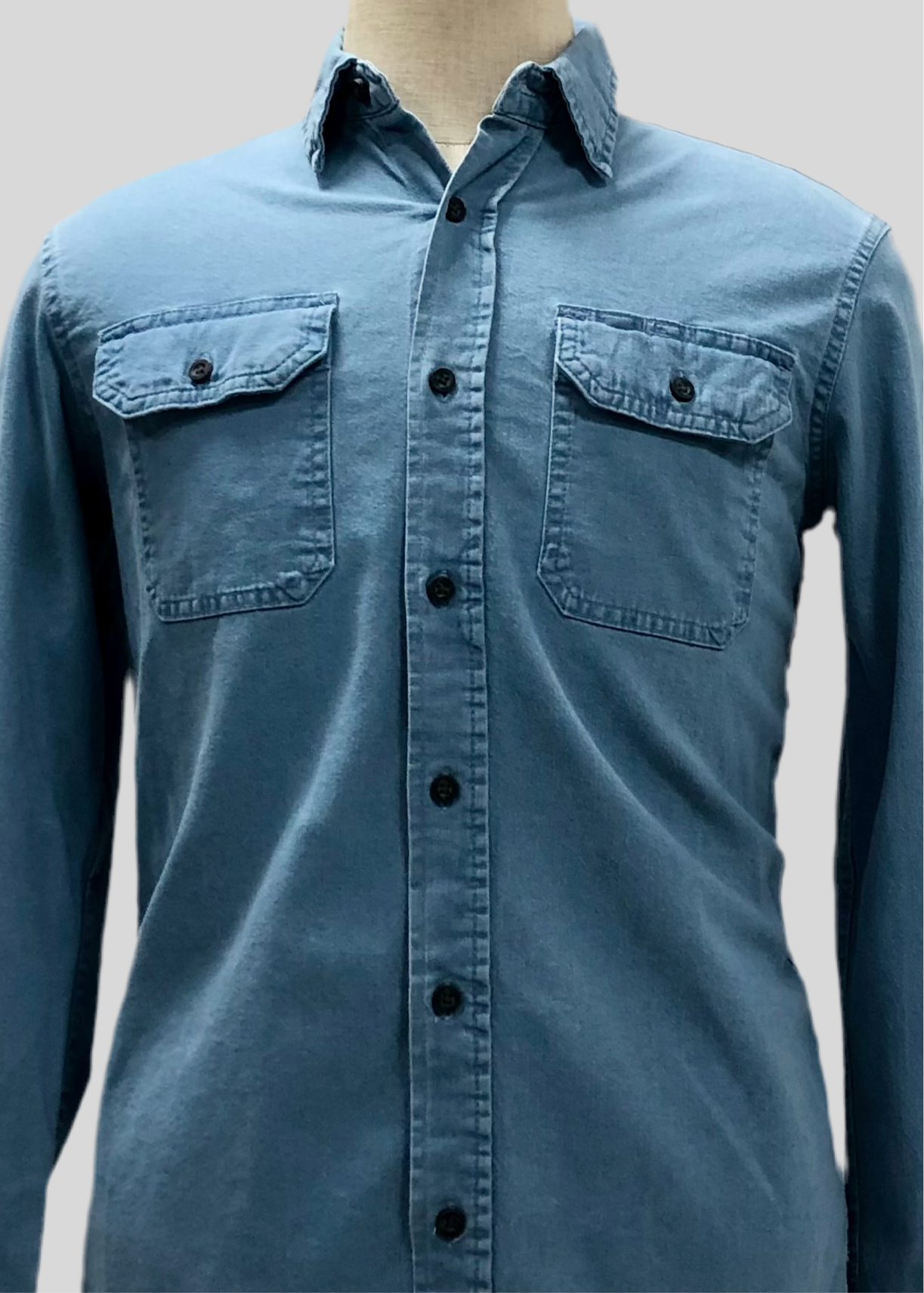 Camisa de botones Wrangler 🐎 De jeans en color celeste Talla S Entalle Regular