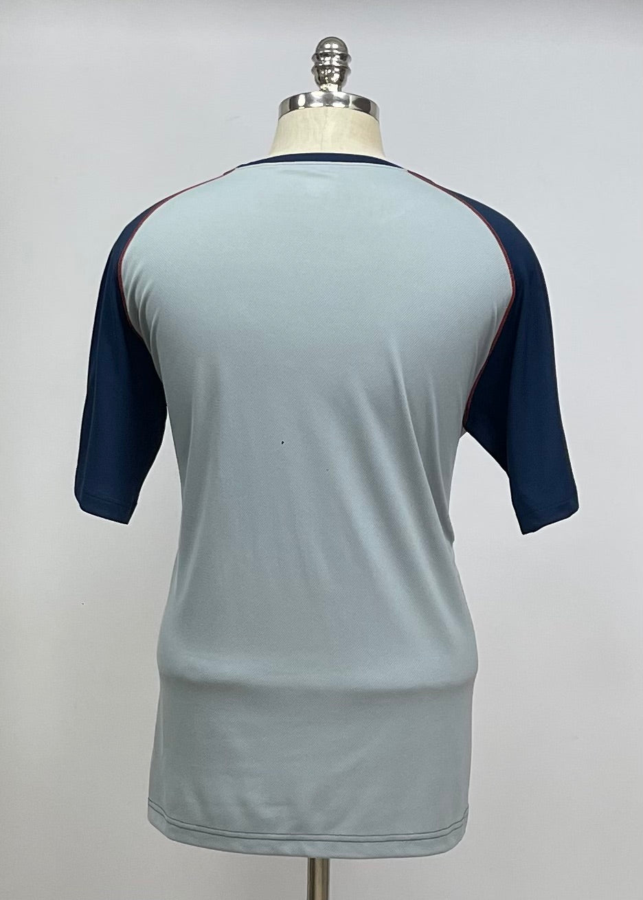 Camiseta de entrenamiento cuello redondo Alo 🧘 color azul navy y gris manga corta Talla XL