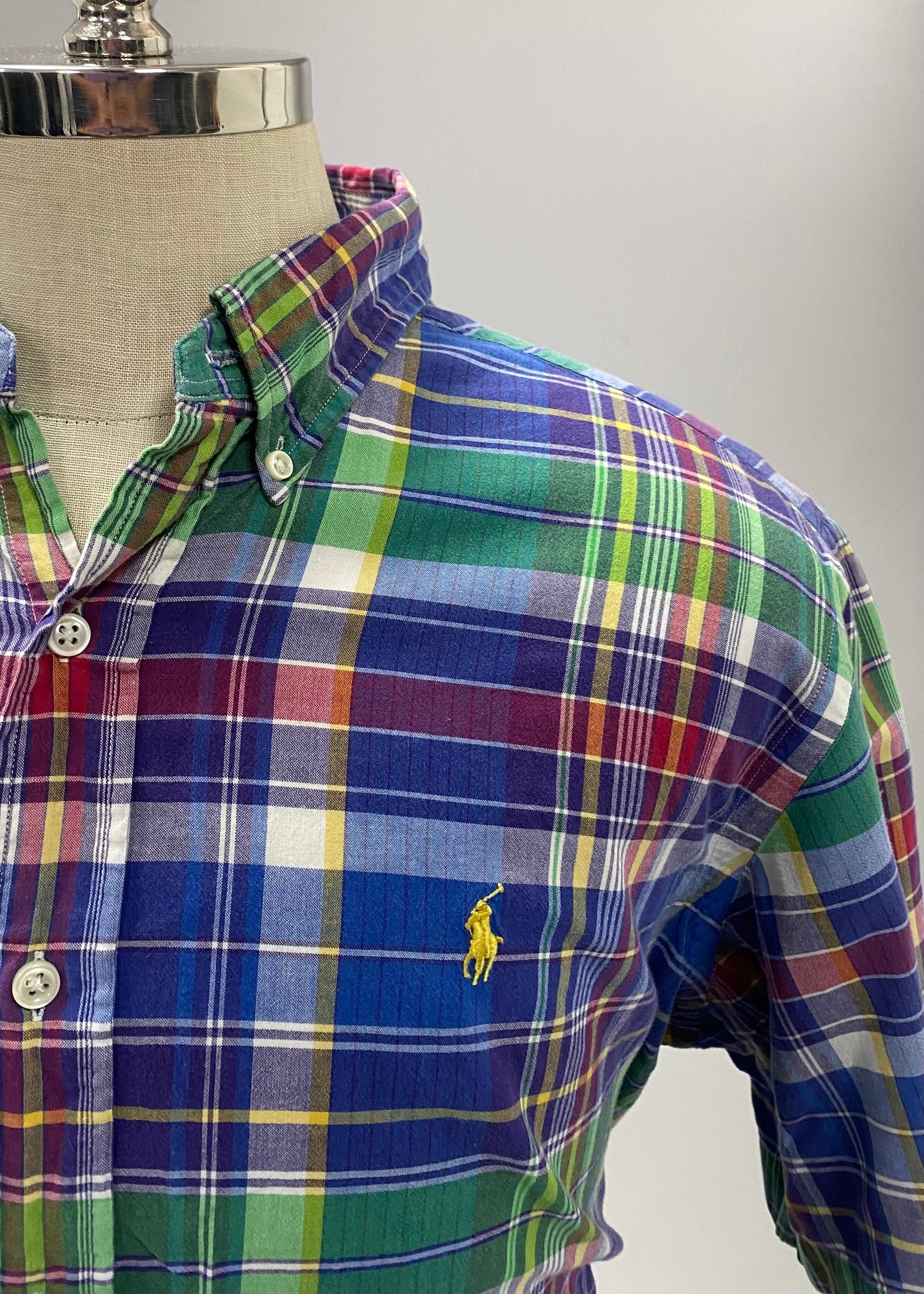 Camisa Polo Ralph Lauren 🏇🏼 con patron de cuadros tartan en azul, verde y rojo Talla XL Entalle Clásico