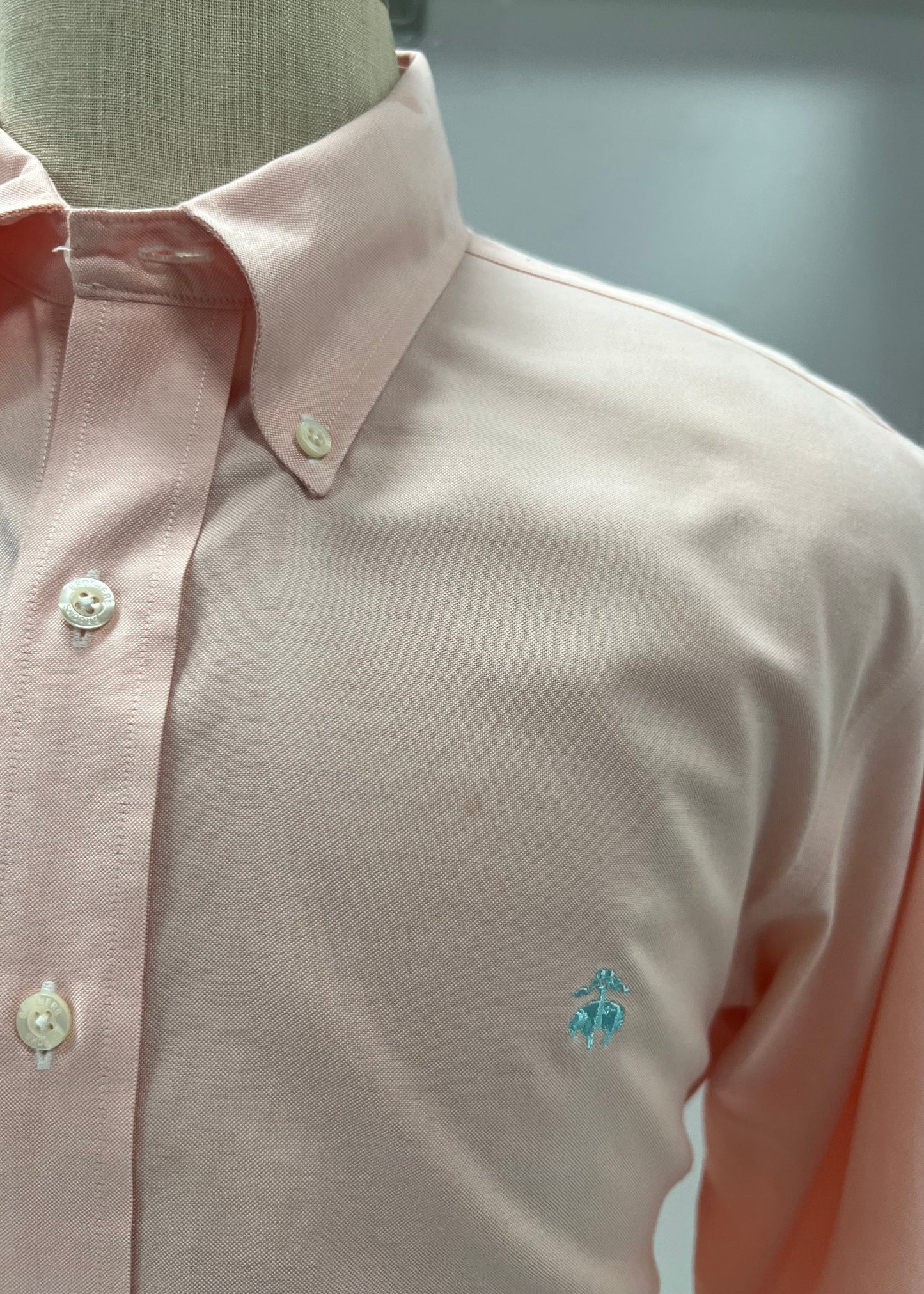 Camisa de botones Brooks Brothers 🐑 color salmón claro tornasol Talla L Entalle Slim Fit