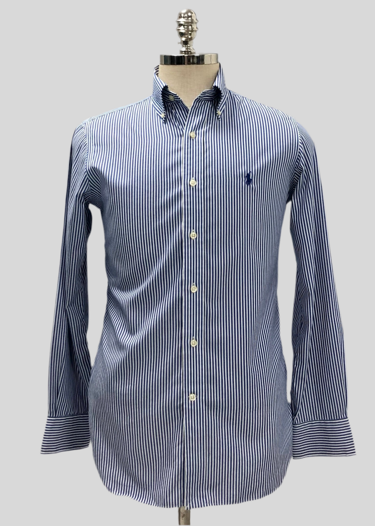 Camisa Polo Ralph Lauren 🏇🏼 con patron de rayas en color azul navy y blanco Talla S Entalle Regular