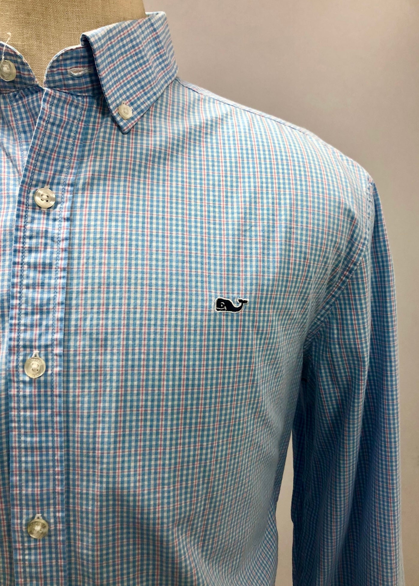 Camisa de botones Vineyard Vines 🐳 de cuadros finos en color celeste, rosado y blanco Talla L Entalle Regular