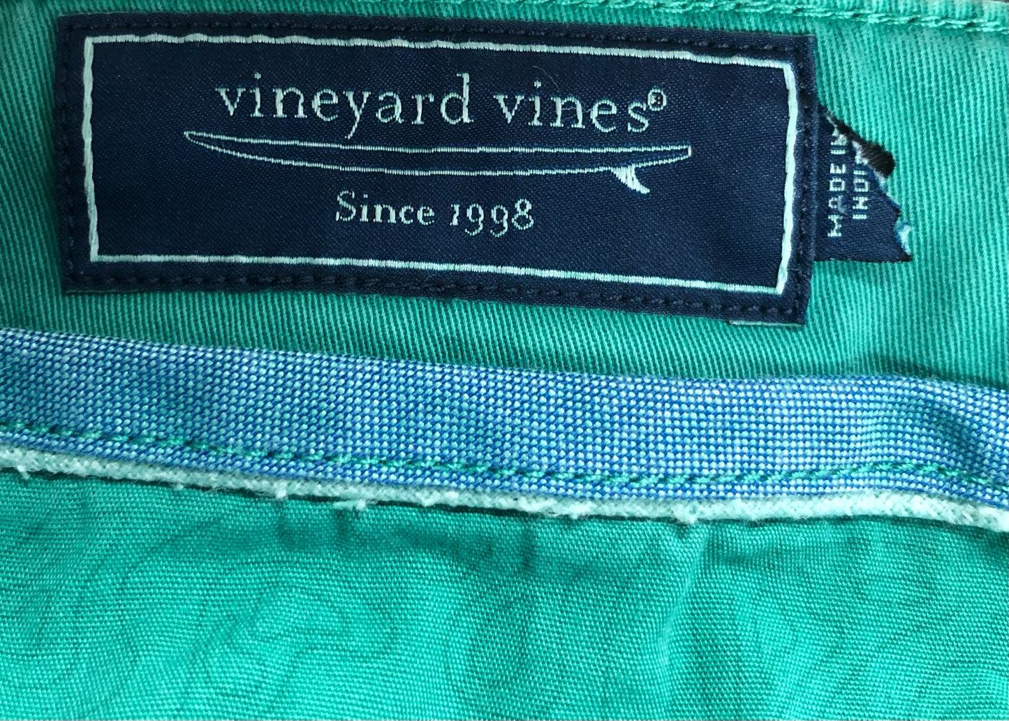 Short Casual Vineyard Vines 🐳 color verde esmeralda talla 33