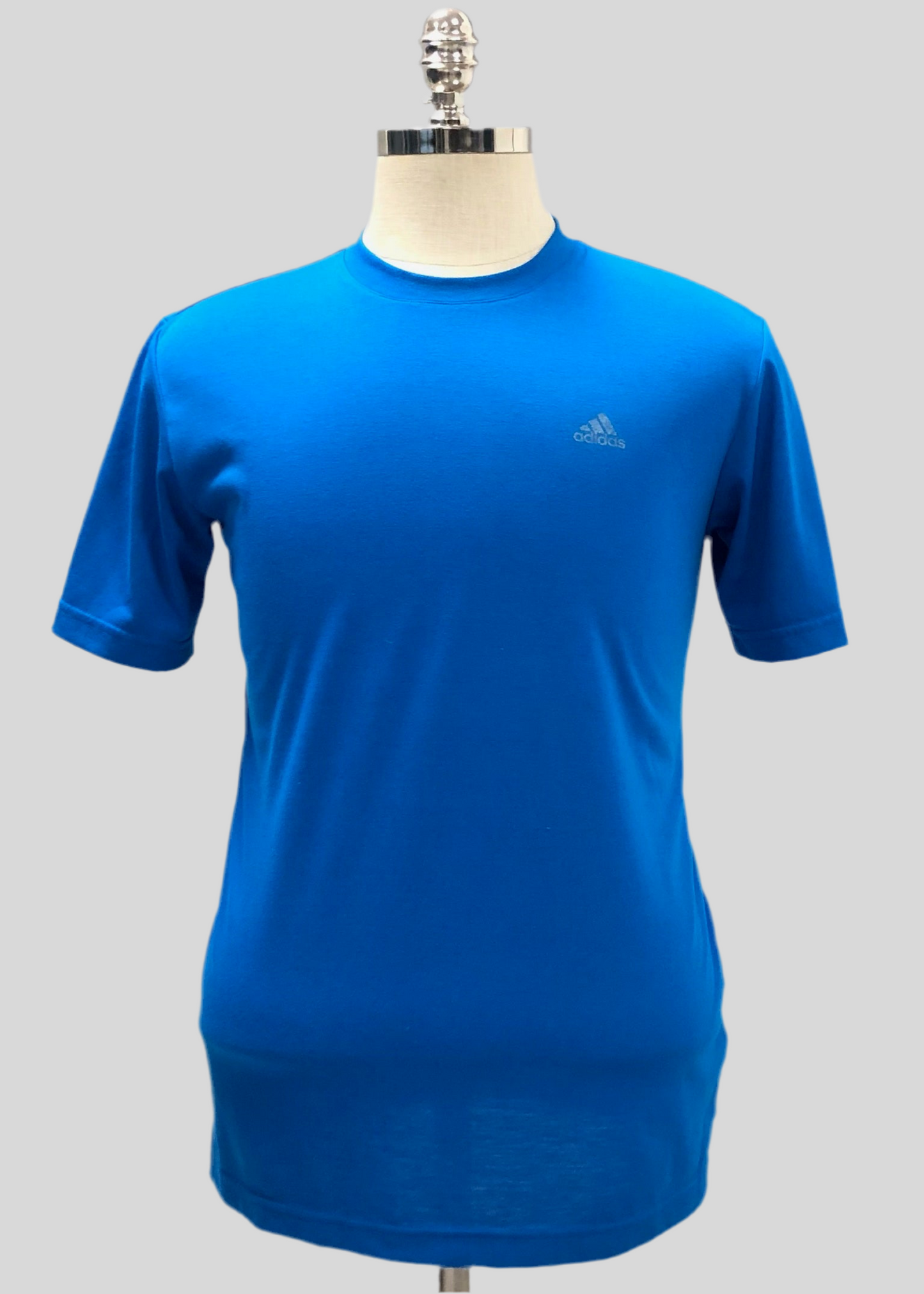 Camiseta cuello redondo Adidas 🏃🏻 Color azul y logo gris Talla S