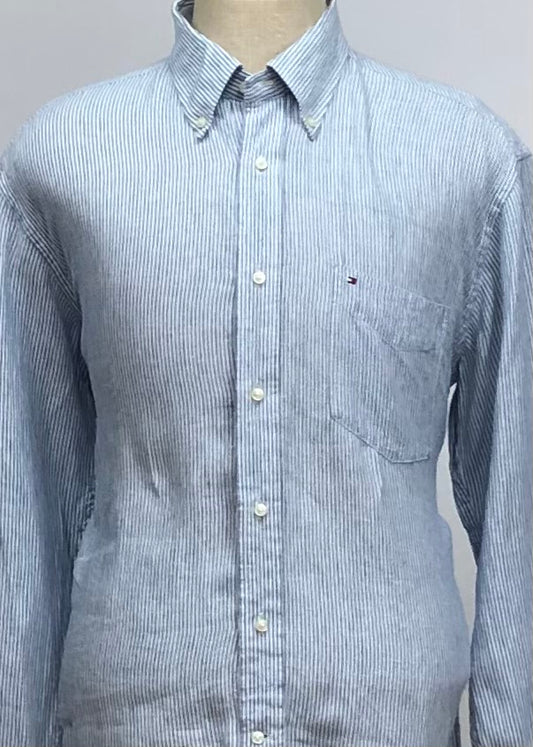 Camisa de botones Tommy Hilfiger 🇺🇸 de lino con rayas finas en color celeste y blanco Talla L Entalle Regular