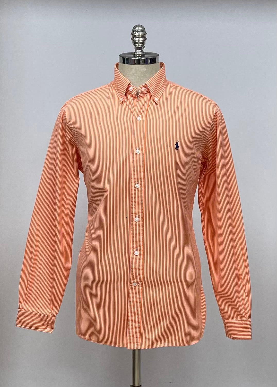 Camisa Polo Ralph Lauren 🏇🏼 con patron de rayas finas en color naranja y blanco Talla M Entalle Regular