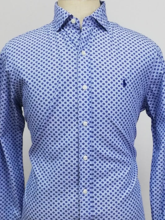 Camisa de botones Polo Ralph Lauren 🏇🏼 en color celeste con diseño tríptico en color azul navy Talla M Entalle Clásico