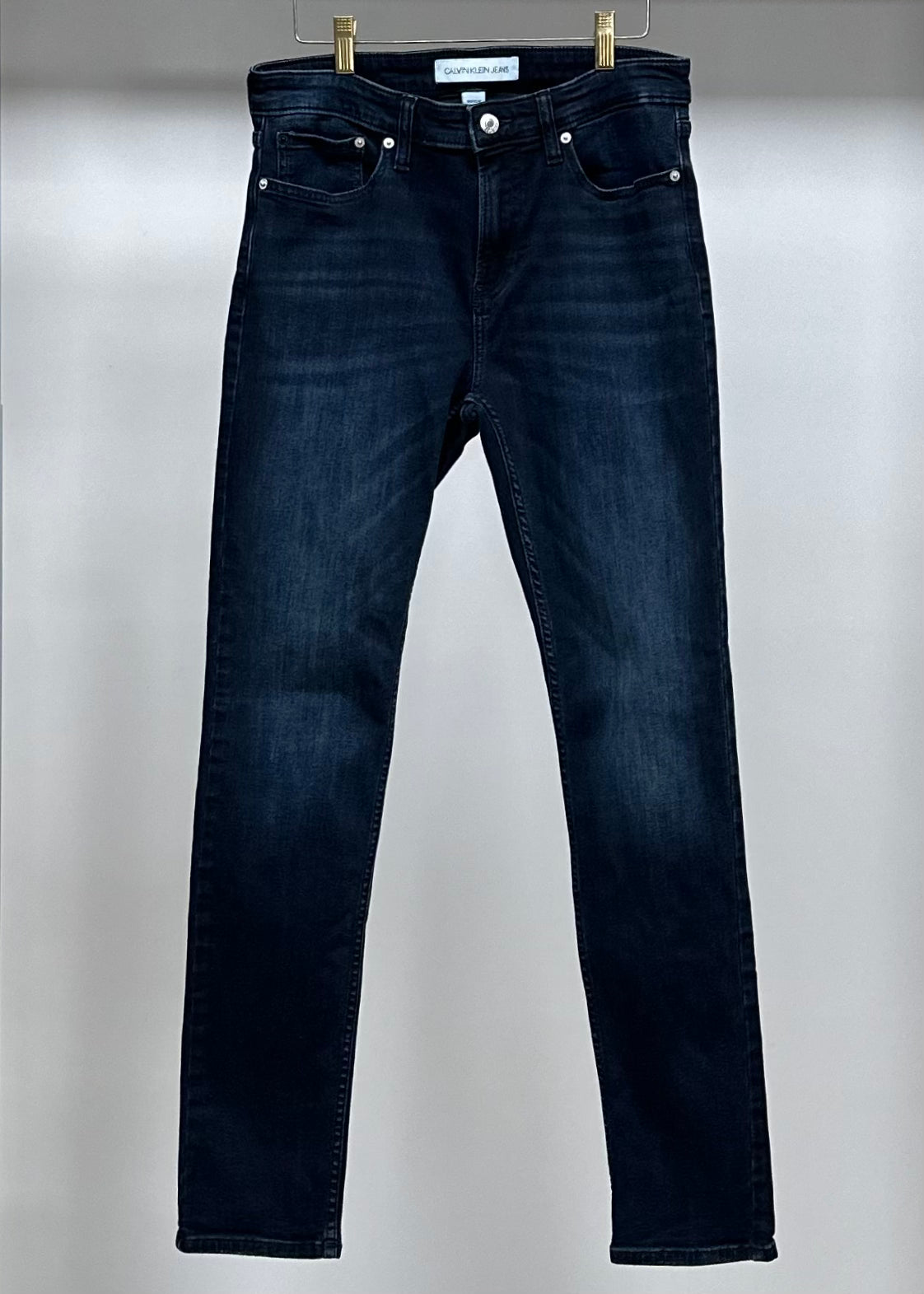 Pantalon jeans Calvin Klein 🇺🇸 color azul oscuro Talla 32x32 Corte Skinny