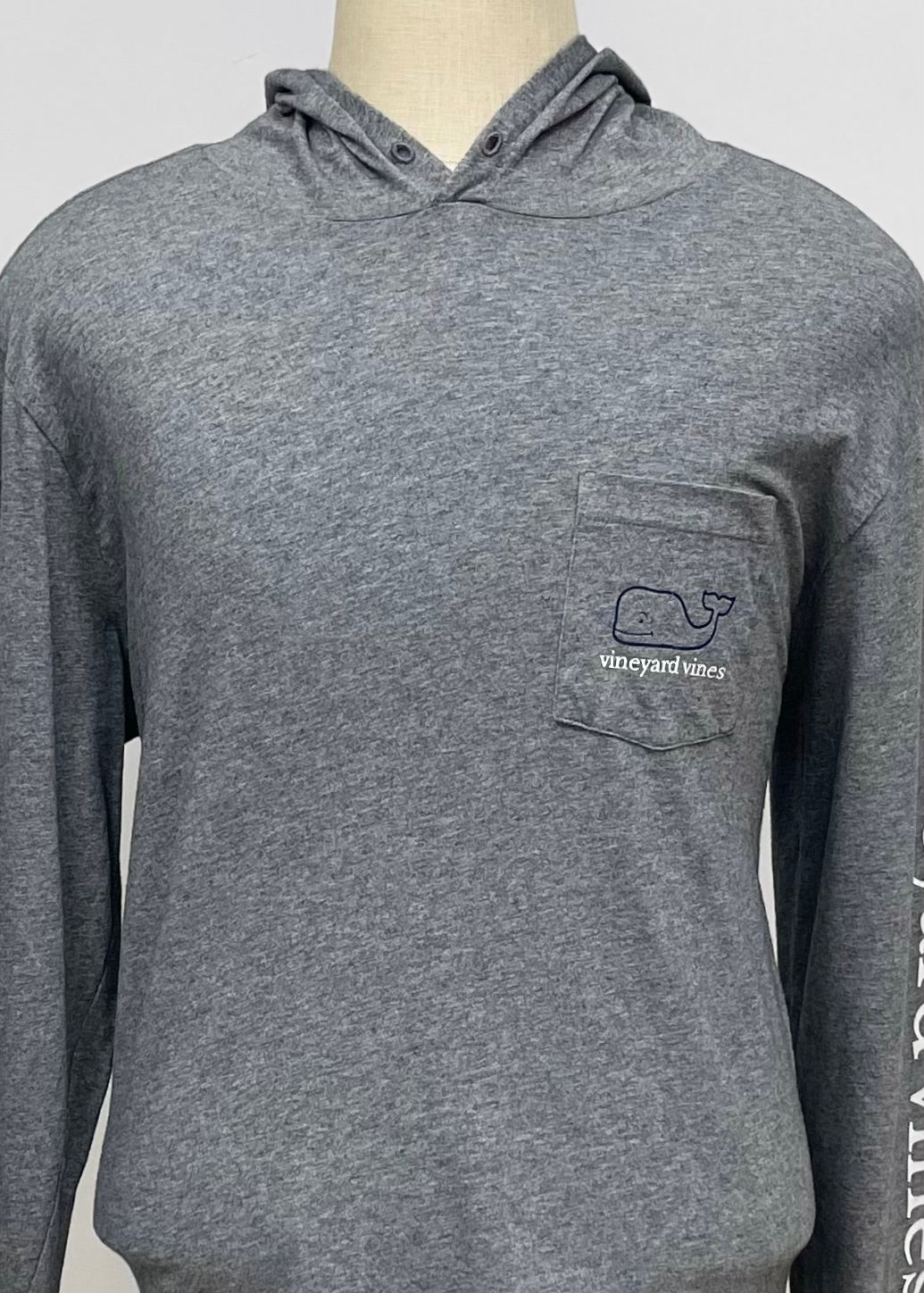 Camiseta con capucha Vineyard Vines 🐳 color gris oscuro con Diseño de Ballena en bolsillo Talla Large