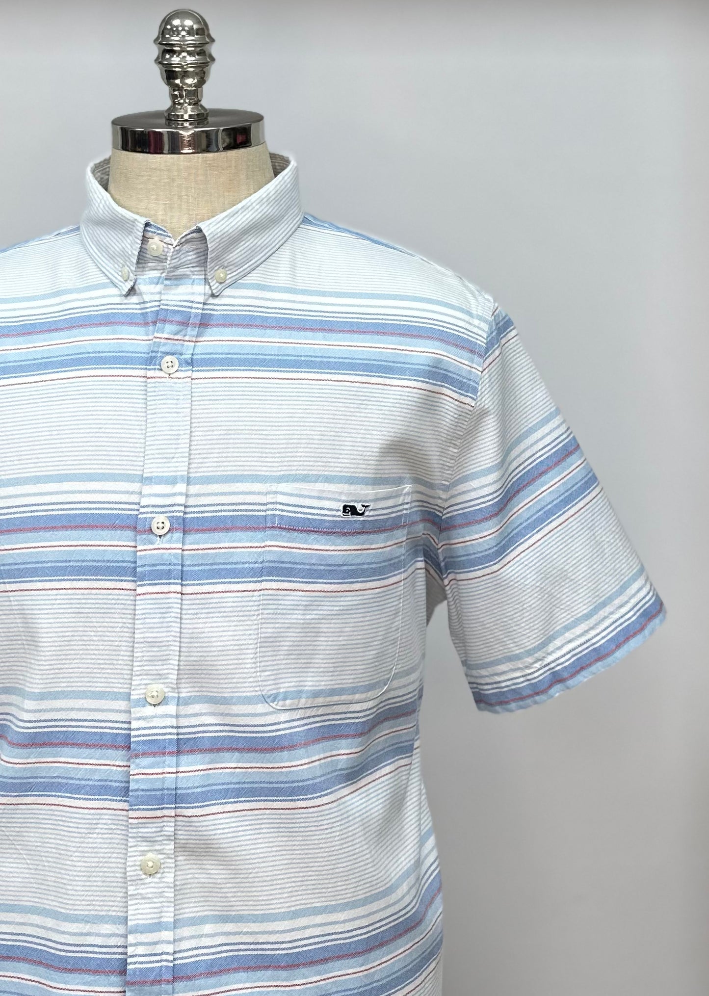 Camisa de botones Vineyard Vines 🐳 con patrón de rayas en color celeste, blanco y rojo Talla XL Entalle Slim Fit