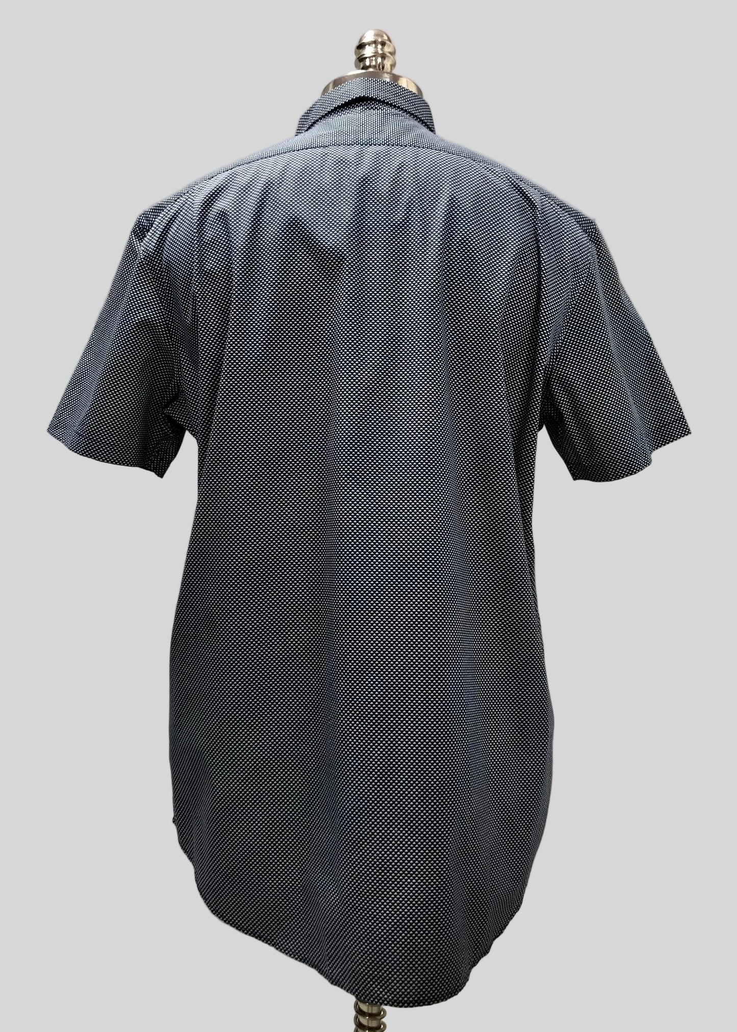 Camisa de botones Michael Kors 🇺🇸 Color azul navy con diseño tríptico en blanco Talla L Entalle Clásico