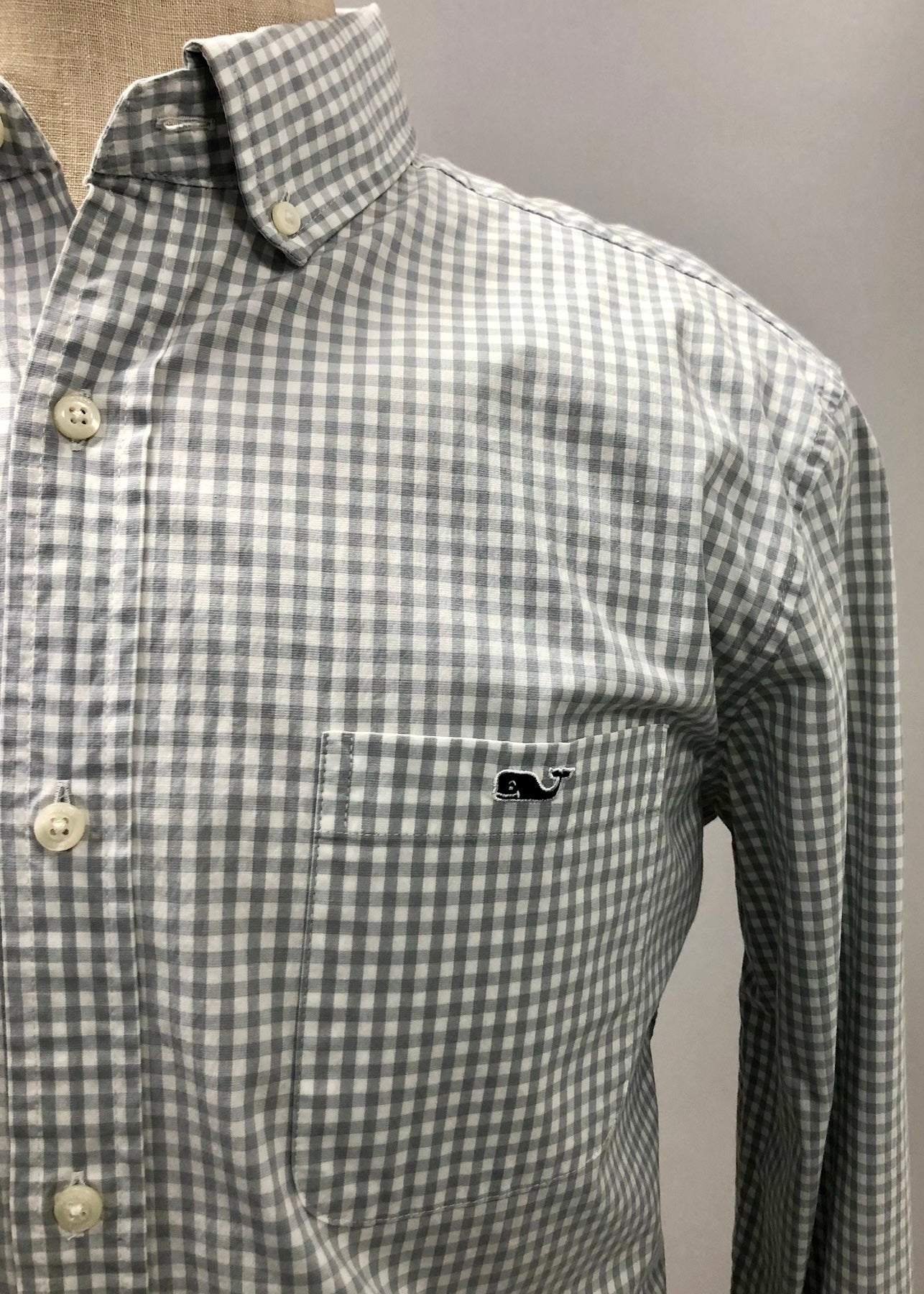 Camisa de botones Vineyard Vines 🐳 de cuadros gingham en color gris y blanco Talla L Entalle Clásico