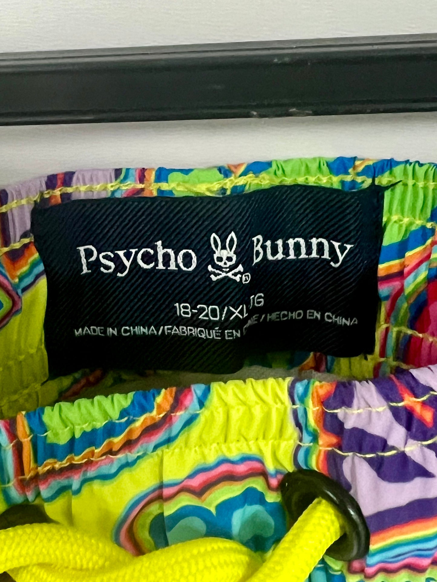 Short de baño de niño Psycho Bunny 🐰  color verde neón con diseño de logos Talla XL