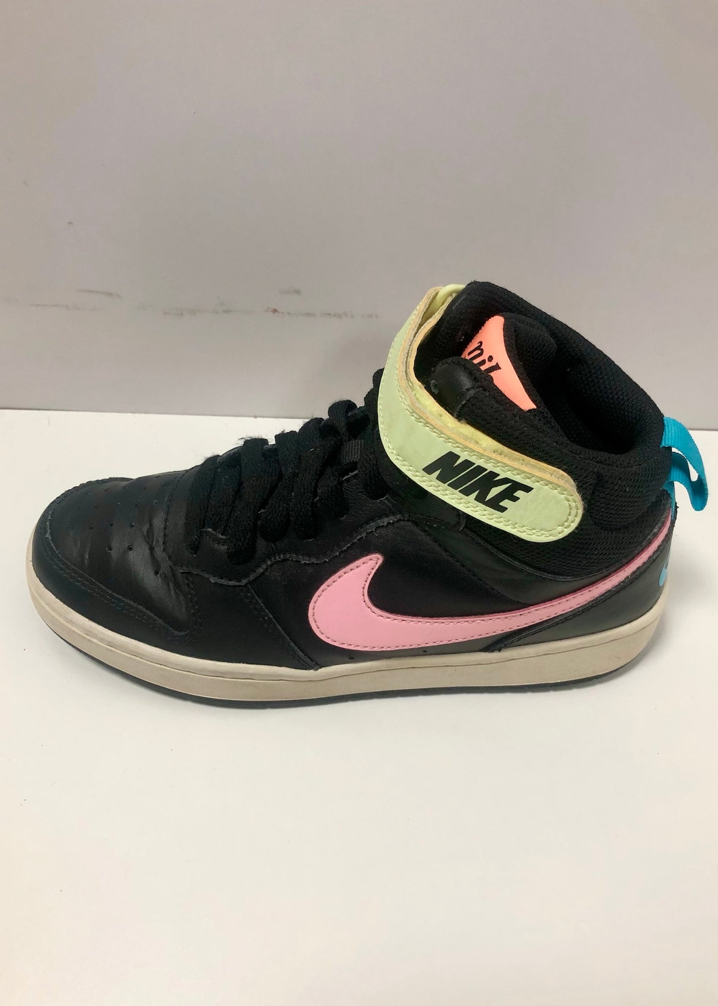 Zapatillas de niña Nike ✔️ Color negro, turquesa y rosado Talla 4.5