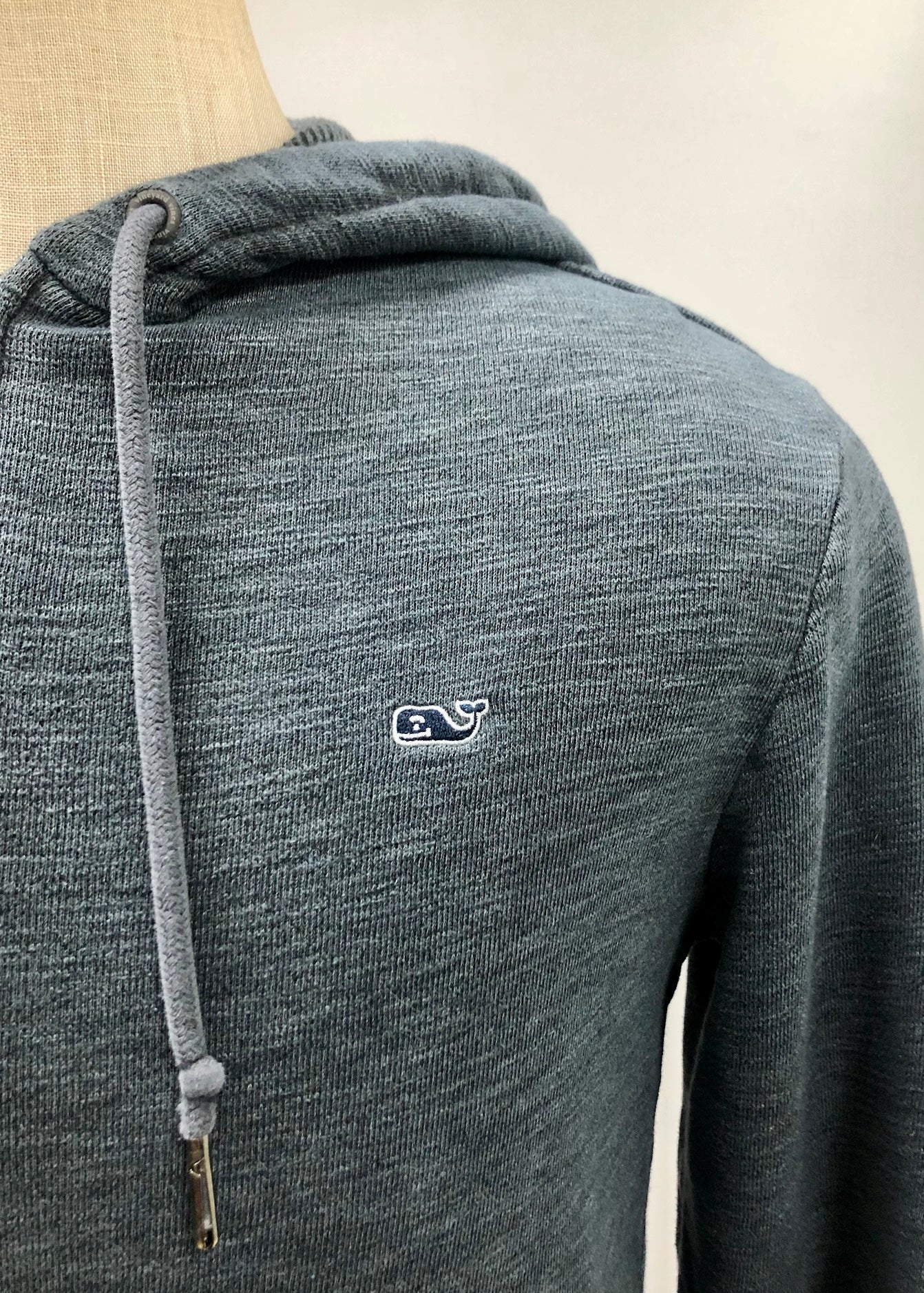 Sudadera Hoodie con capucha Vineyard Vines 🐳 color gris oscuro con ziper Talla S