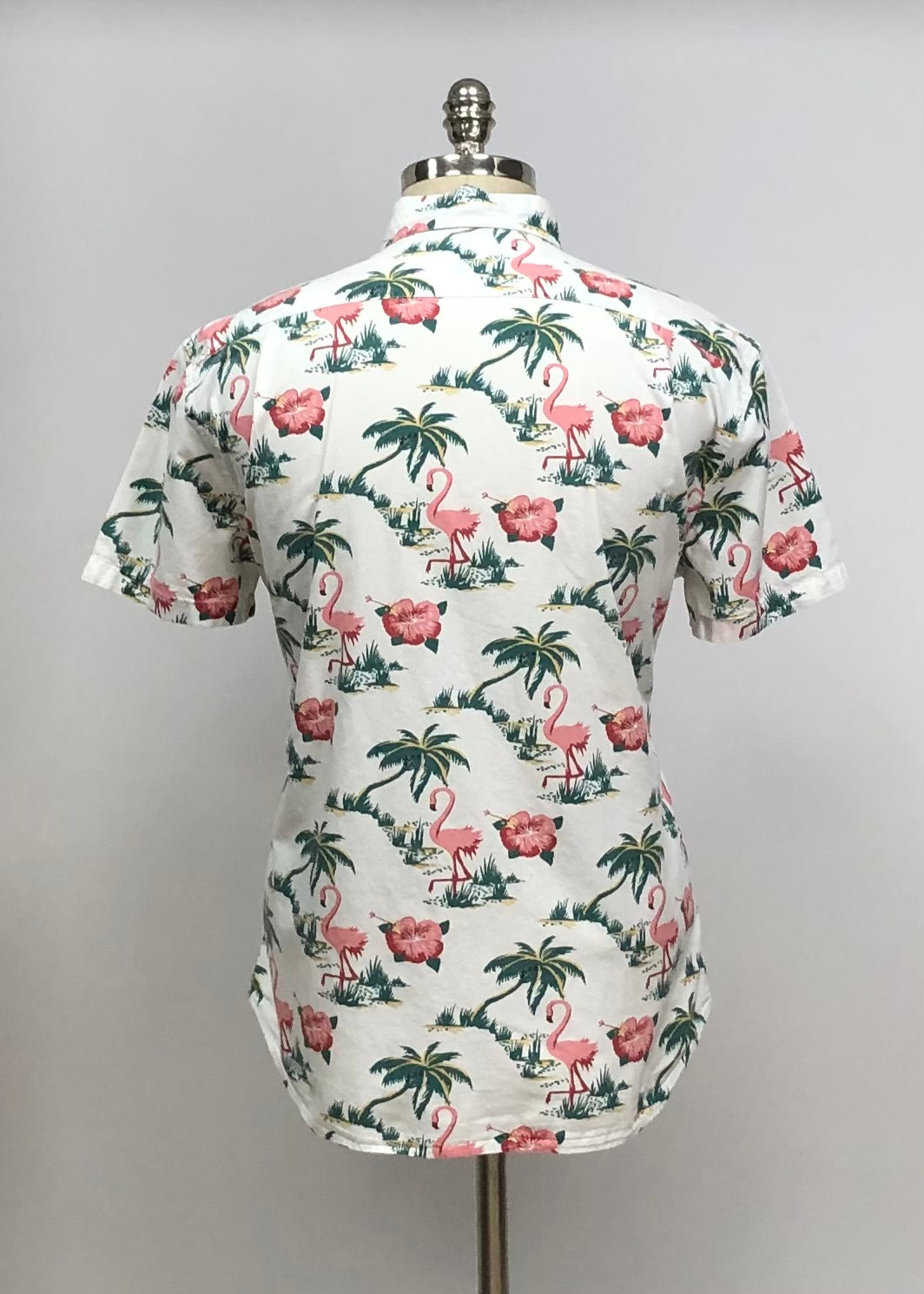 Camisa de botones J.Crew color blanco con diseño de palmeras 🏝 y Flamingo Talla L Entalle Regular