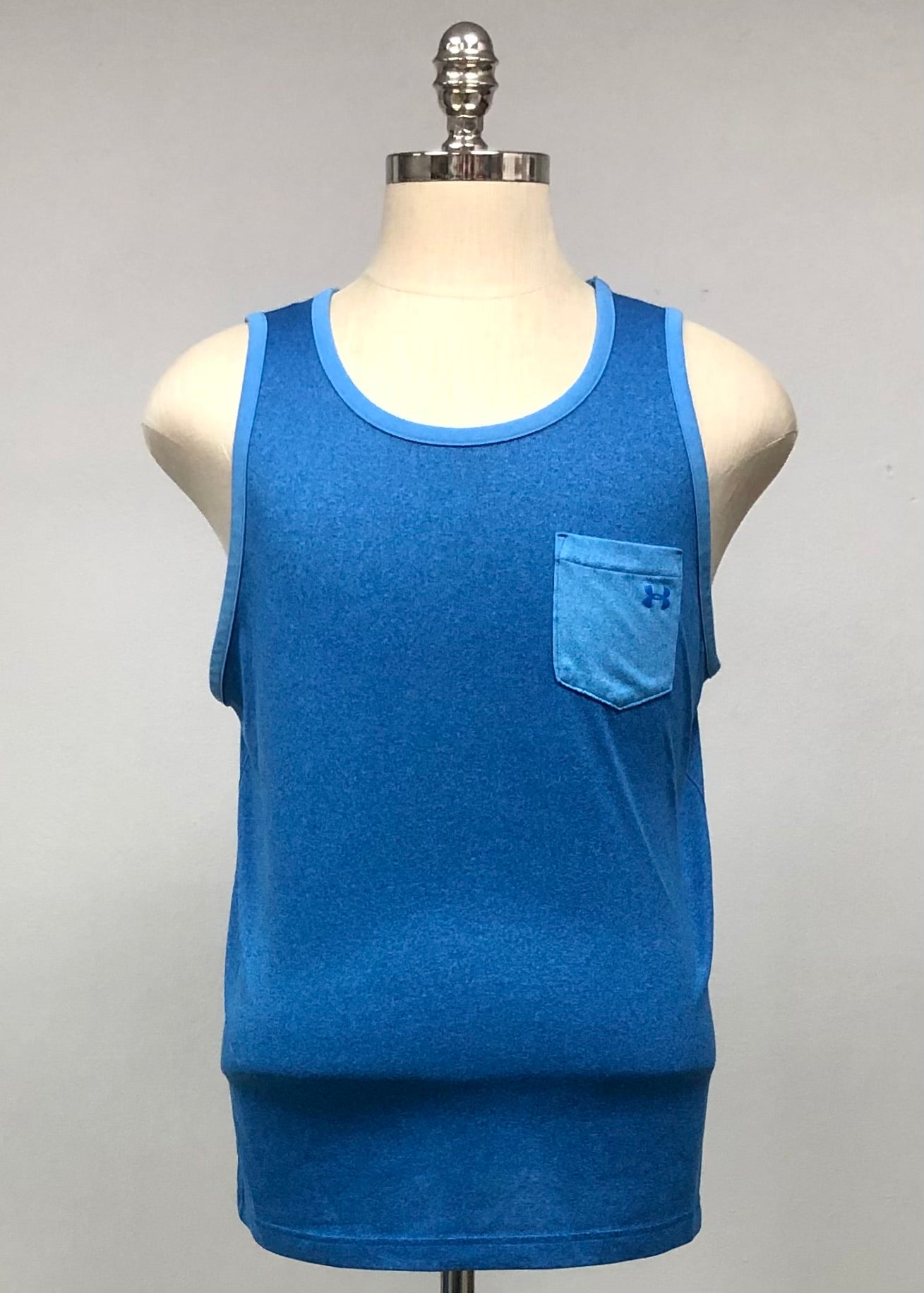 Camiseta sin mangas Under Armour 🏋🏽‍♀️ color azul y celeste Talla L Entalle Regular