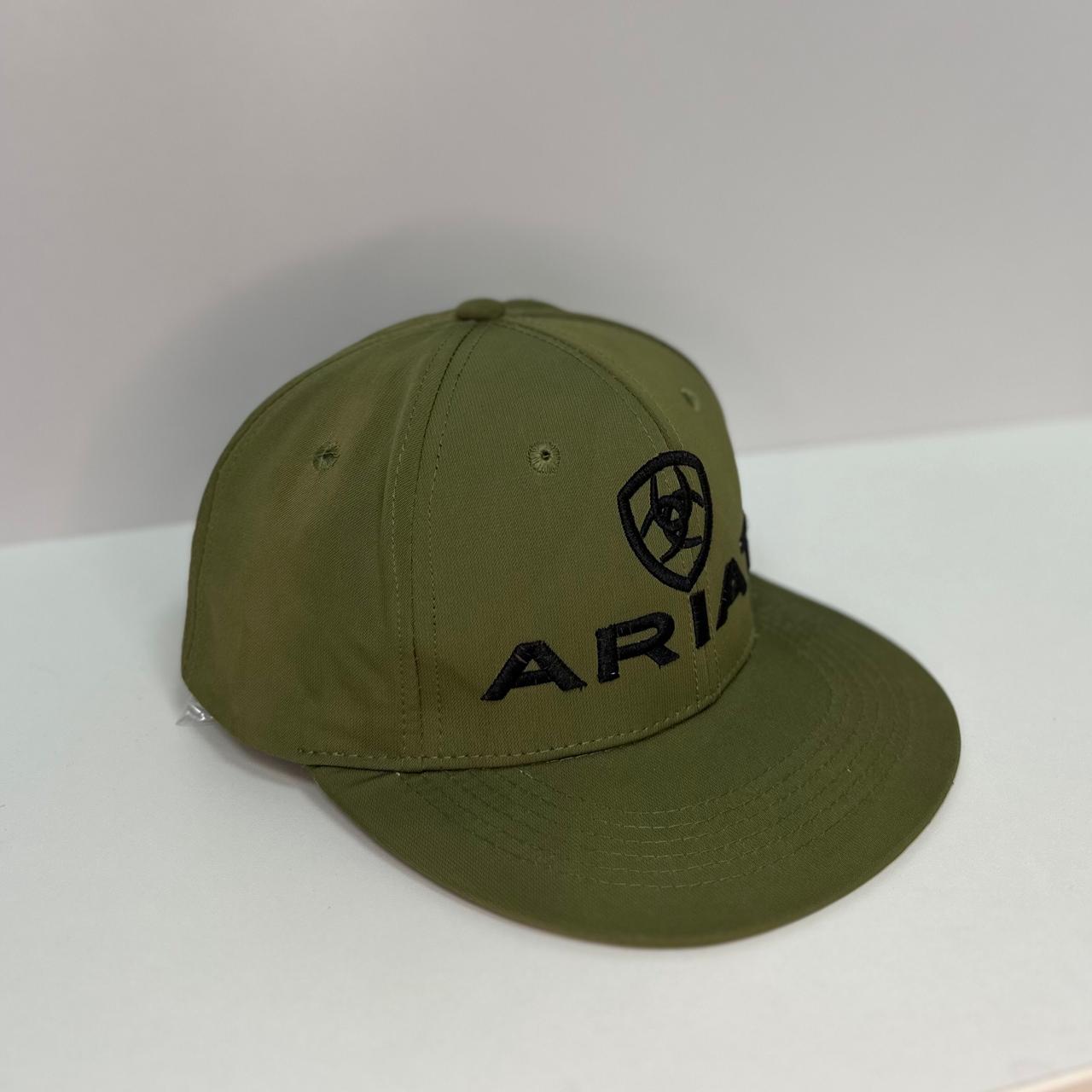 Gorra plana Ariat 🐂 color verde militar y logo bordado en color negro (ver descripción)