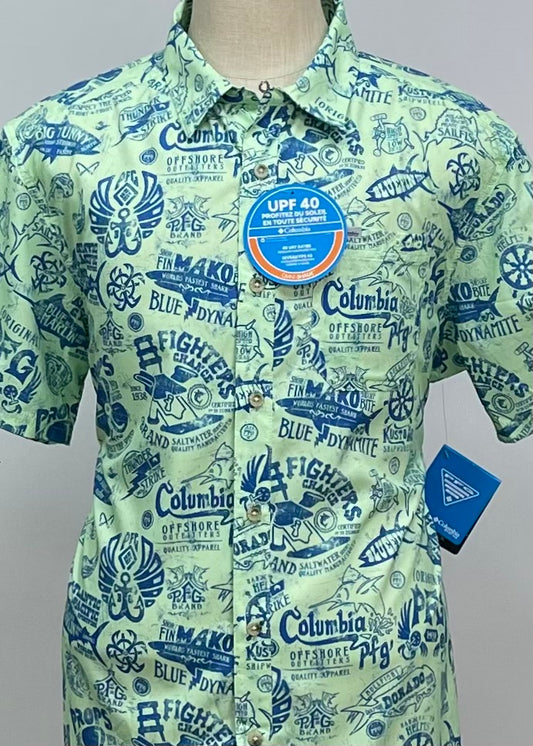 Camisa Columbia 🔹Color verde con diseño de pesca en azul Talla L Manga corta