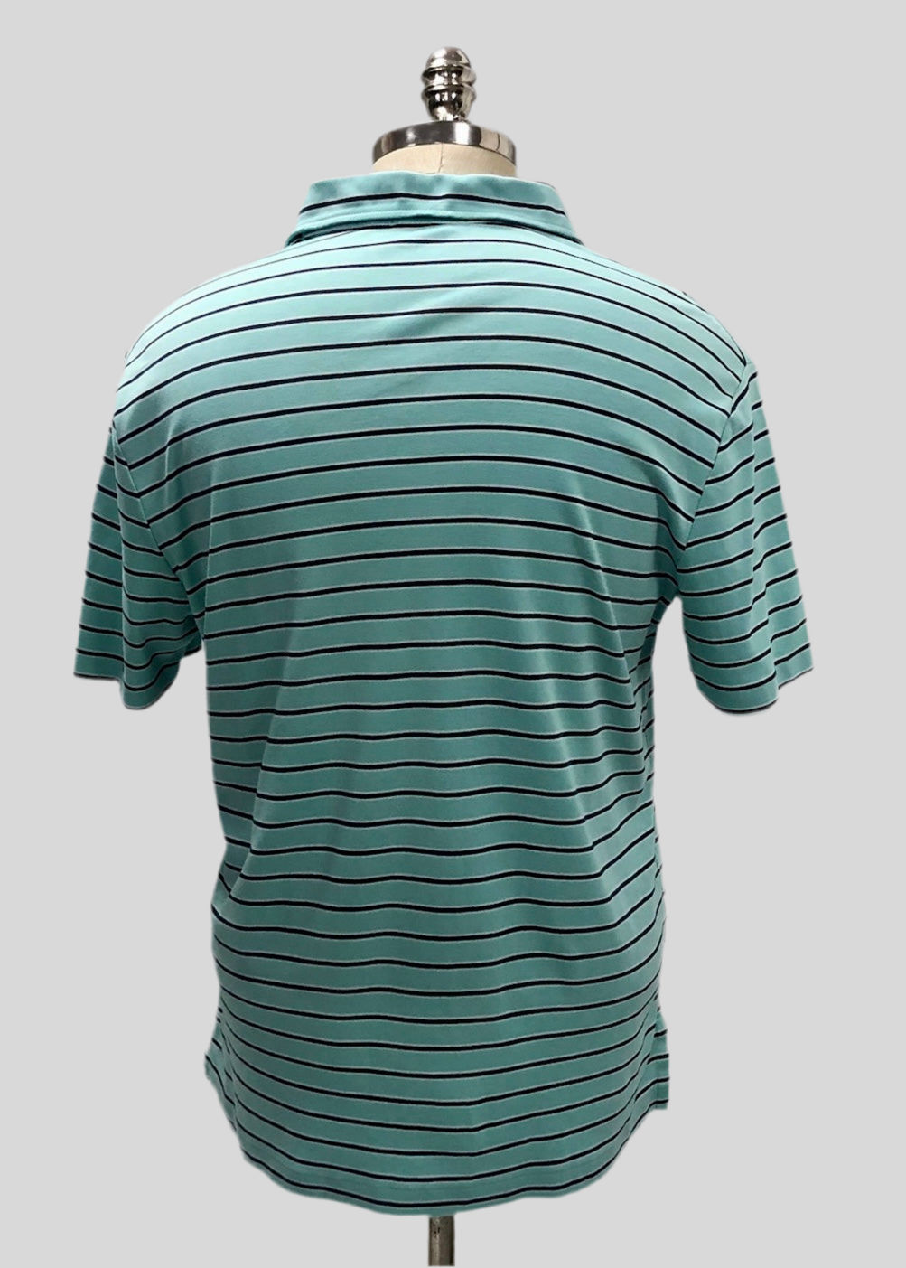 Camiseta Polo Ralph Lauren 🏇🏼 color turquesa con patrón de rayas color negro y blanco Talla L Entalle Regular