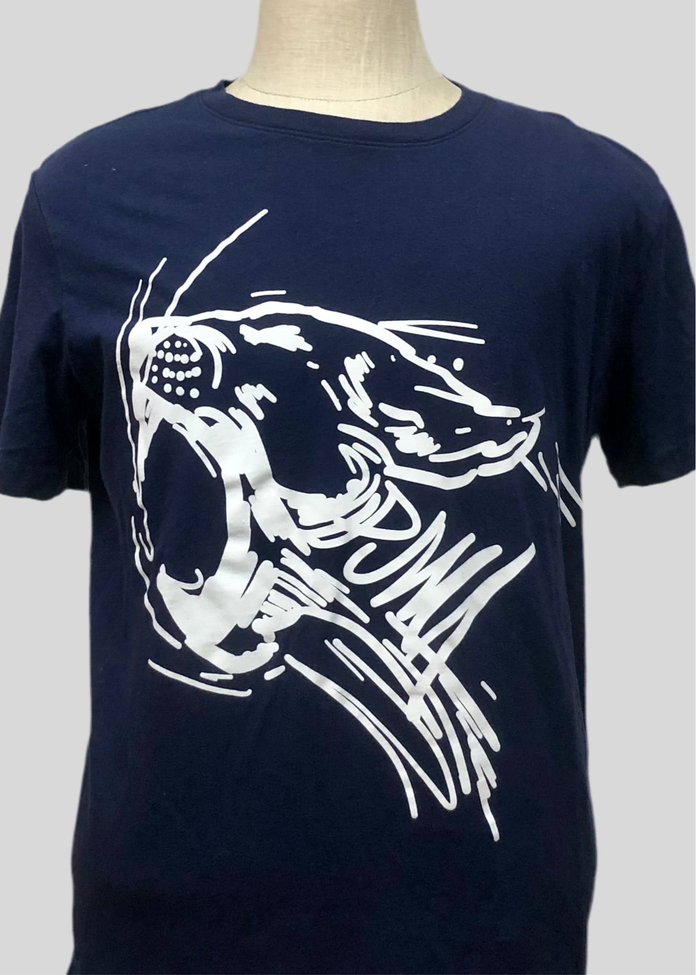 Camiseta cuello redondo Puma 🐆 color azul navy con el logo Puma Head en blanco Talla L