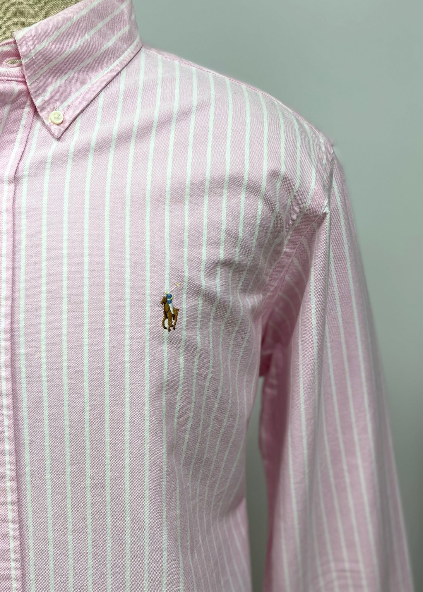 Camisa Polo Ralph Lauren 🏇🏼 Oxford color rosado con rayas en color blanco Talla XL Entalle Clásico