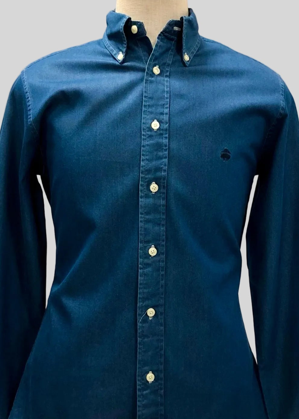 Camisa de botones Brooks Brothers 🐑 de jeans en color azul oscuro Talla S Entalle Regular