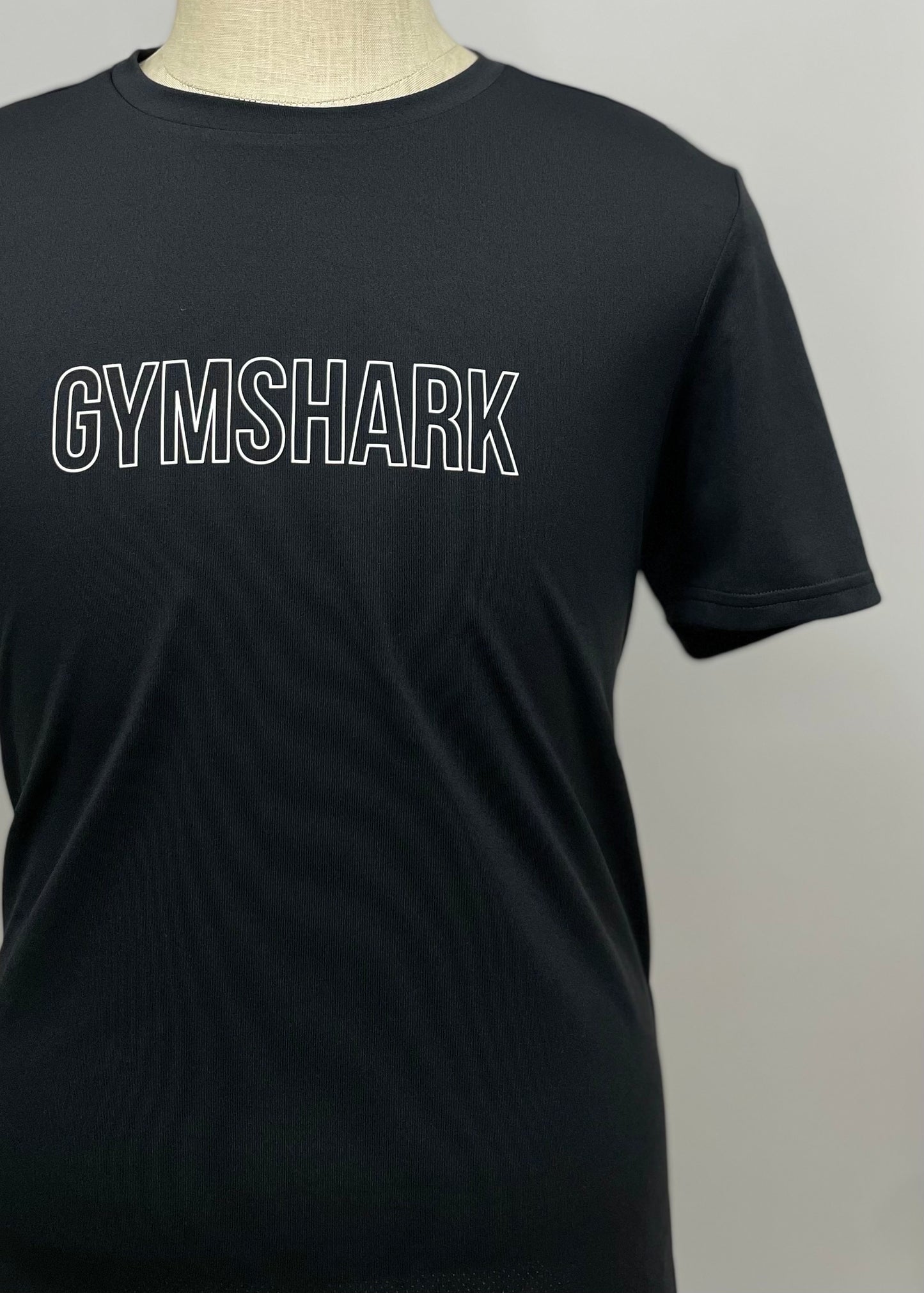 Camiseta de entrenamiento cuello redondo Gymshark 🏋🏽 color negro con logo estampado en blanco manga corta Talla XL